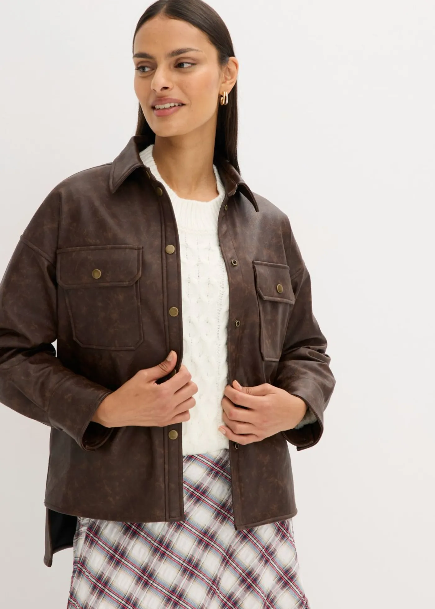 bonprix bonprix Camisas Y Blusas>Camisa de piel sintética con efecto desgastado Marrón oscuro