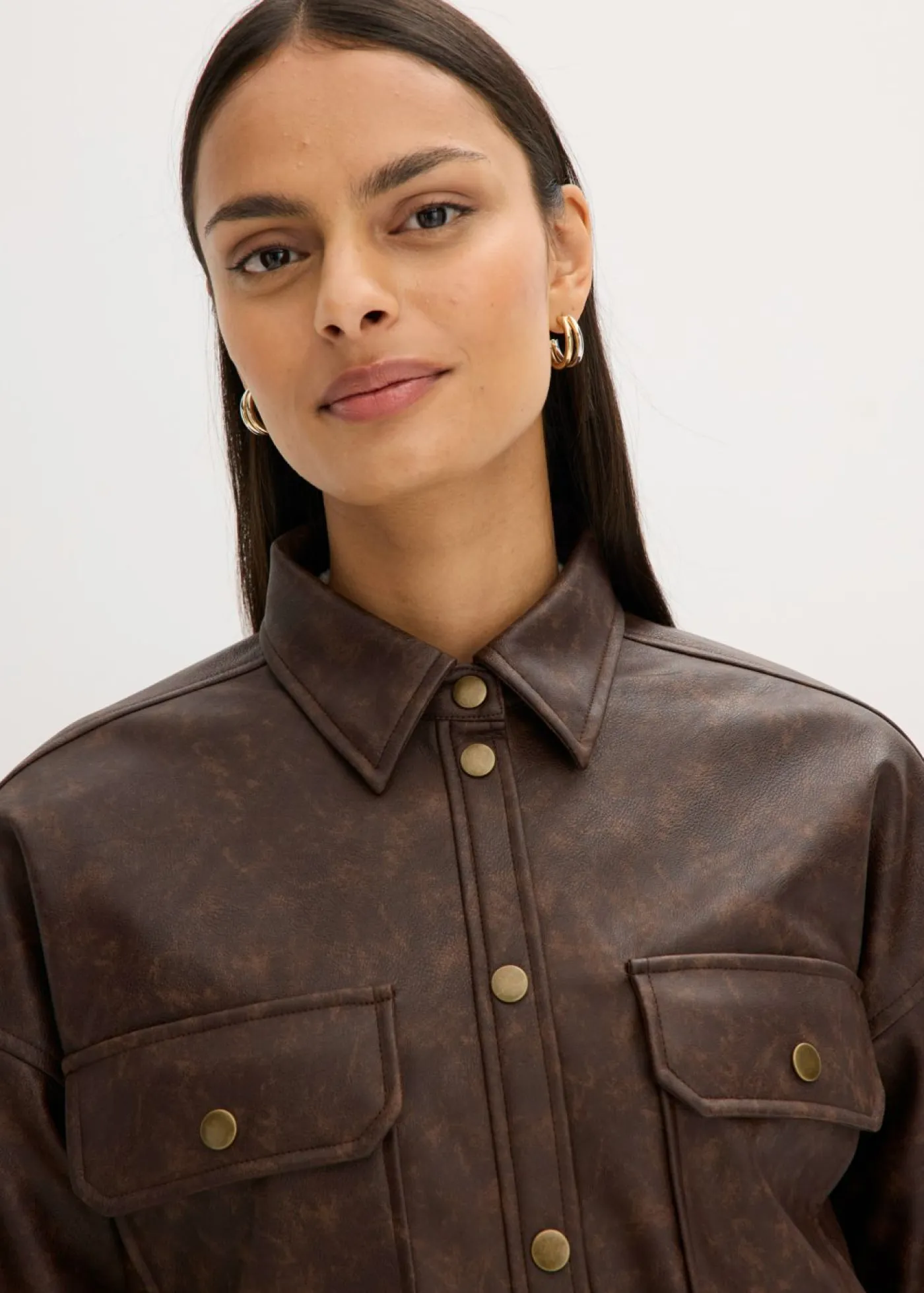 bonprix bonprix Camisas Y Blusas>Camisa de piel sintética con efecto desgastado Marrón oscuro