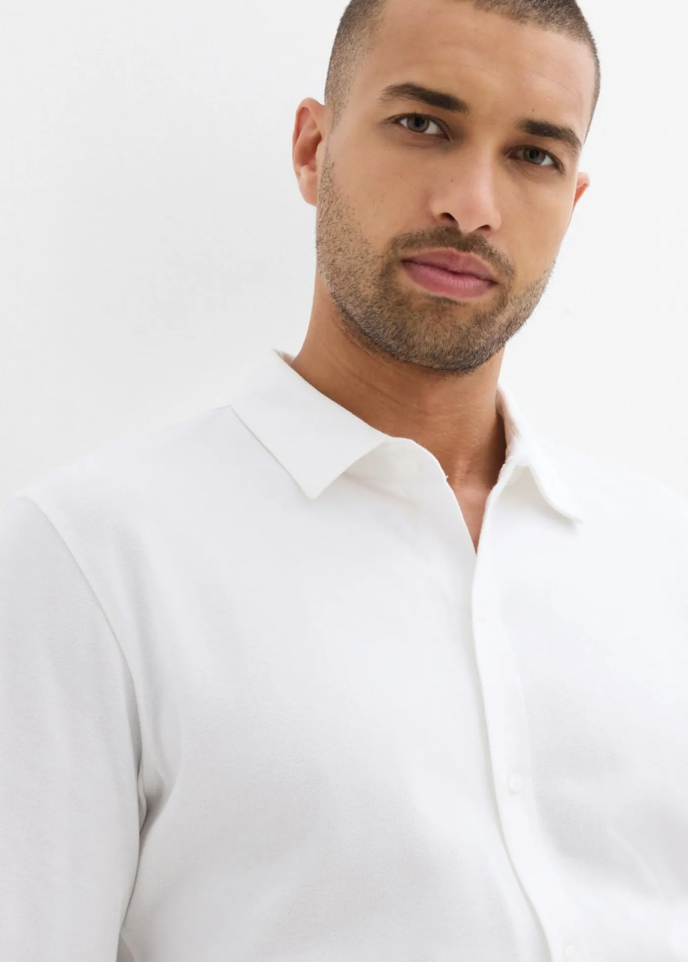 bonprix bonprix Camisas>Camisa elástica de piqué de algodón con corte ajustado Blanco