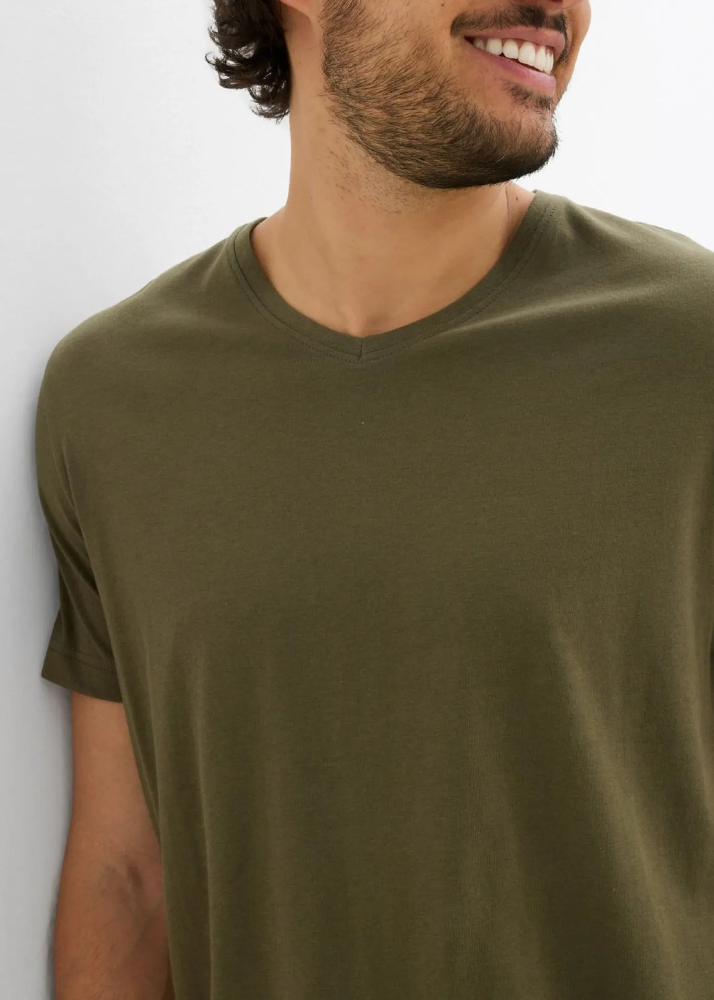 bonprix bonprix Básicos En Rebajas|Camisetas Y Polos>Camiseta con cuello en V (3 unidades) Verde aceite + verde oliva oscuro + antracita