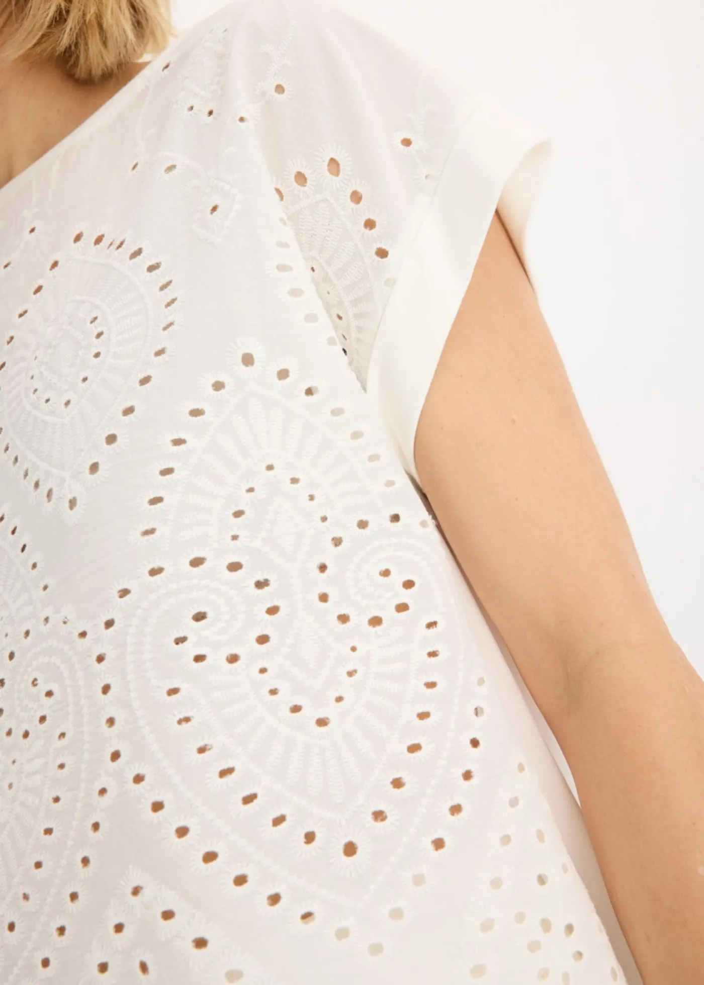 bonprix bonprix Camisetas|Novedades>Camiseta con encaje calado Blanco lana