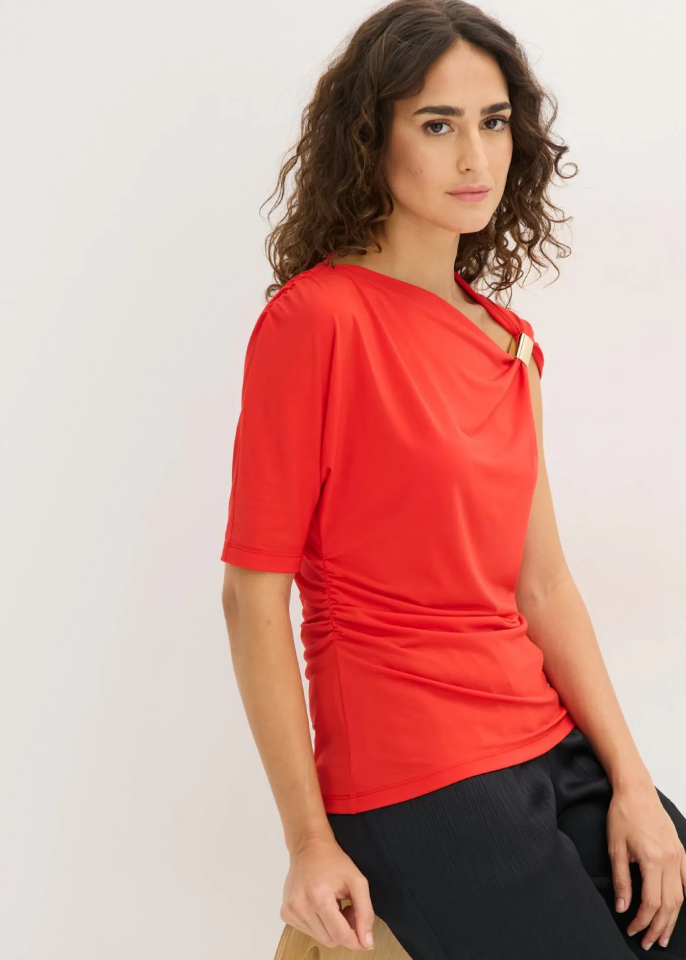 Mujer bonprix bonprix Camiseta con escote asimétrico