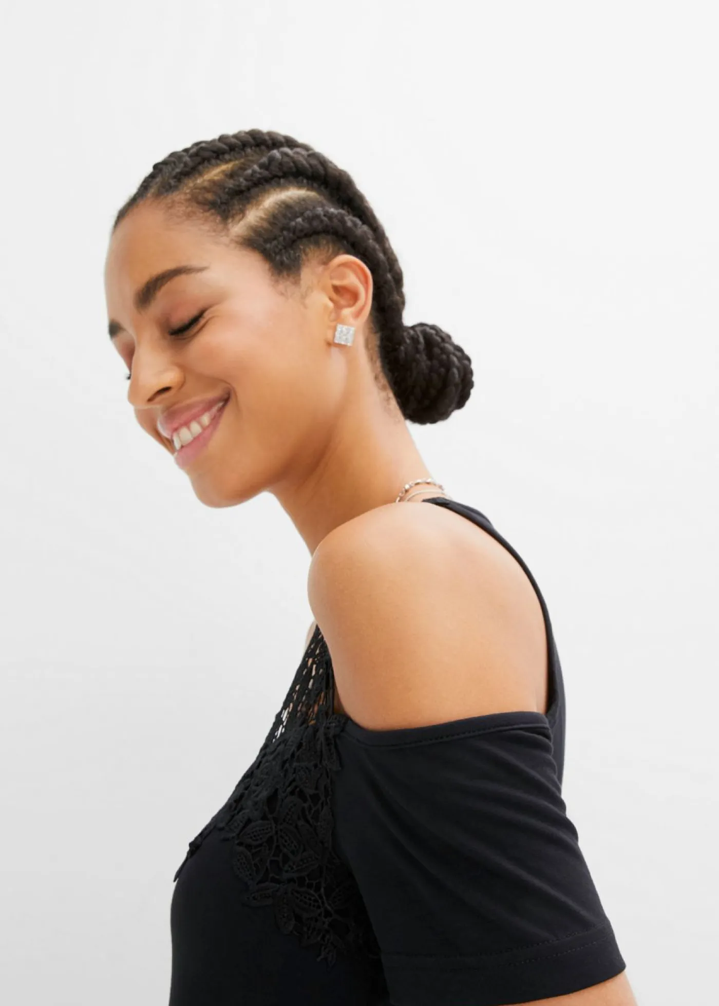 bonprix bonprix Camisetas>Camiseta con hombros al descubierto y encaje Negro