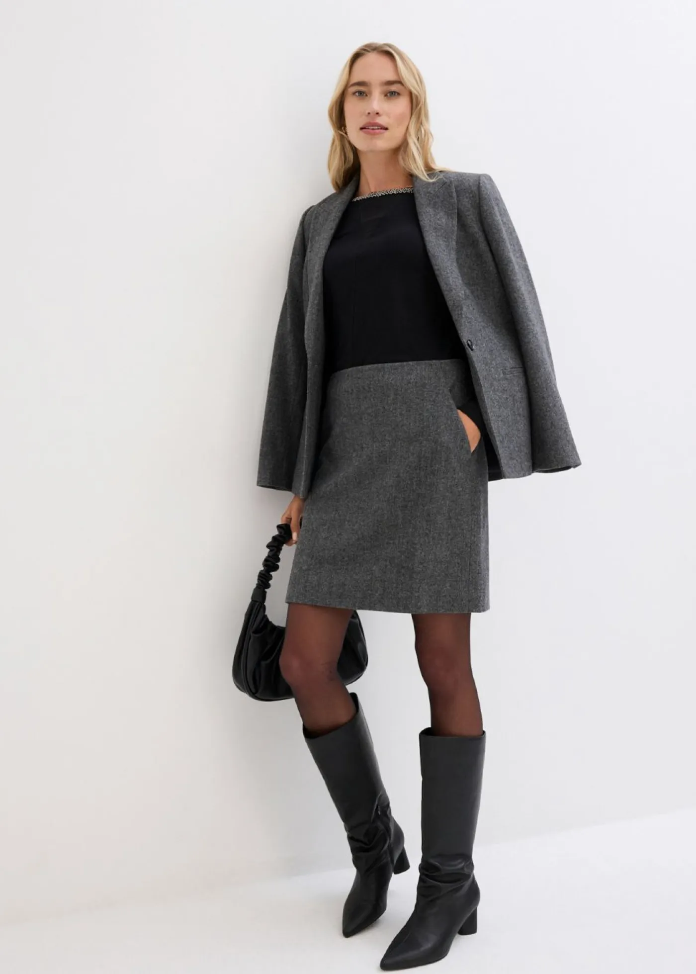 bonprix bonprix Camisetas>Camiseta con inserto de malla y piedras brillantes Negro