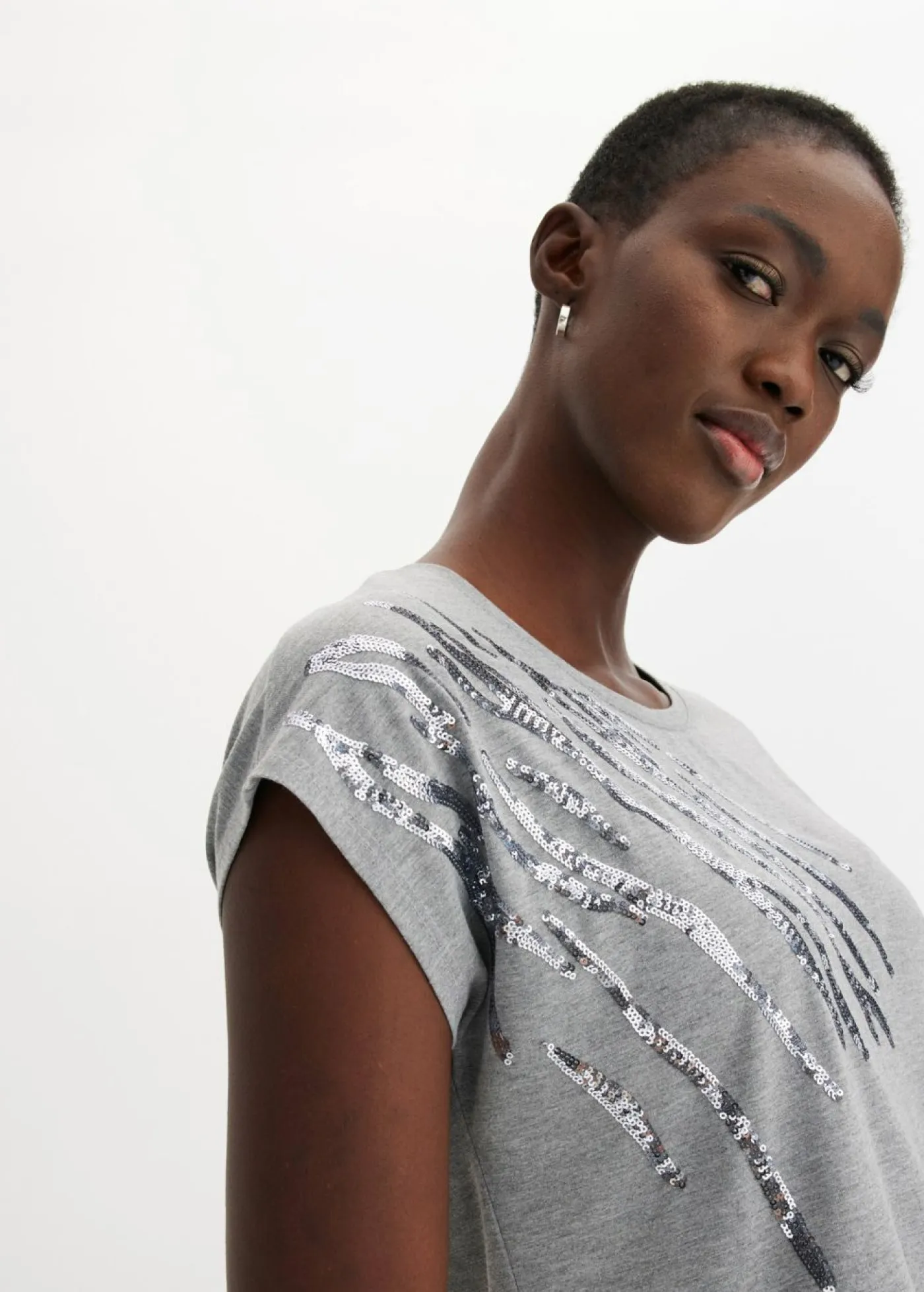 bonprix bonprix Camisetas>Camiseta con lentejuelas Gris jaspeado