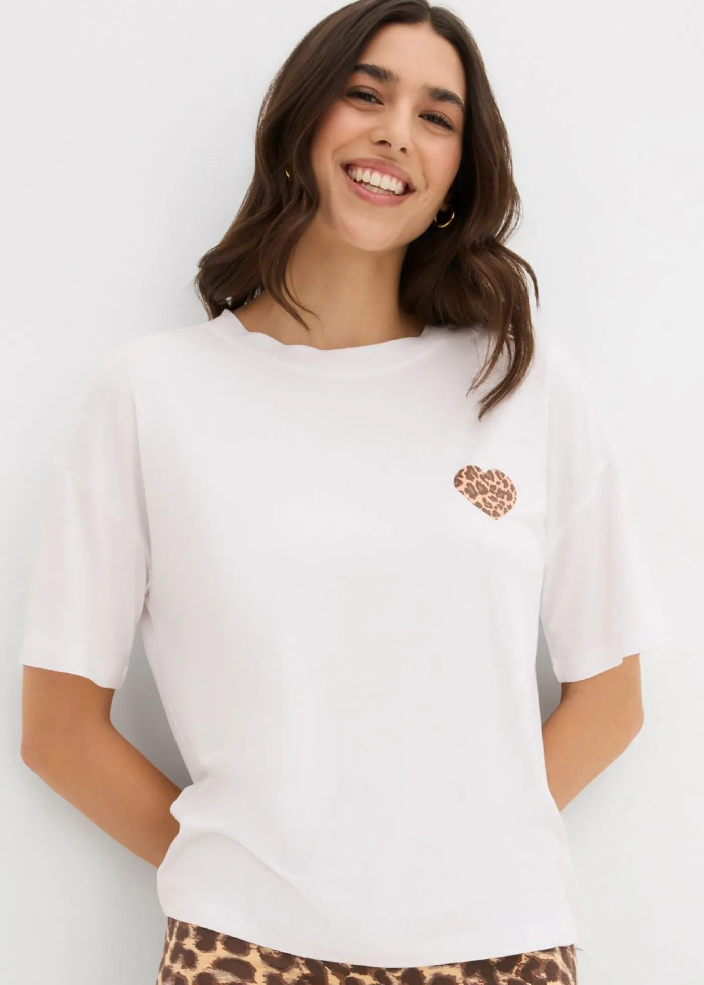 bonprix bonprix Camisetas>Camiseta corta con hombros caídos Blanco-beige
