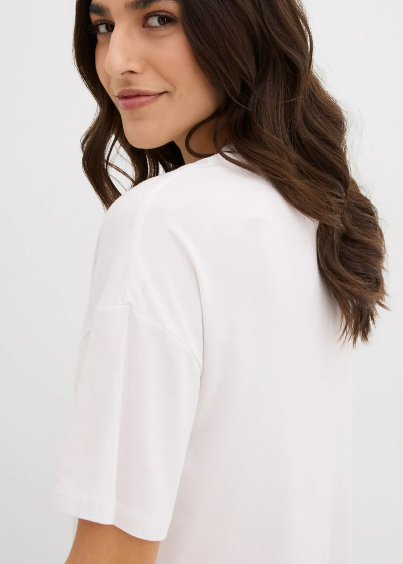 bonprix bonprix Camisetas>Camiseta corta con hombros caídos Blanco-beige