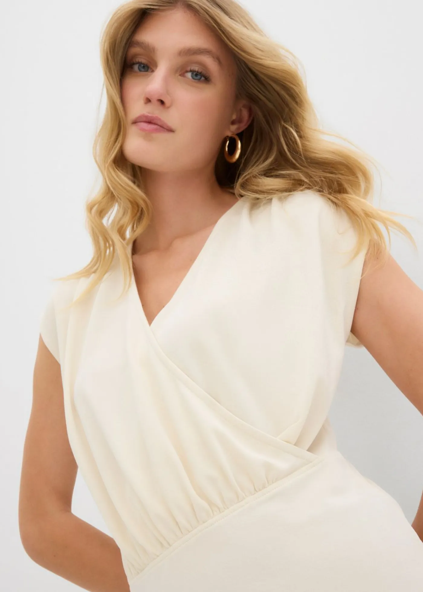 bonprix bonprix Camisetas>Camiseta cruzada de mezcla de viscosa fluida Crudo