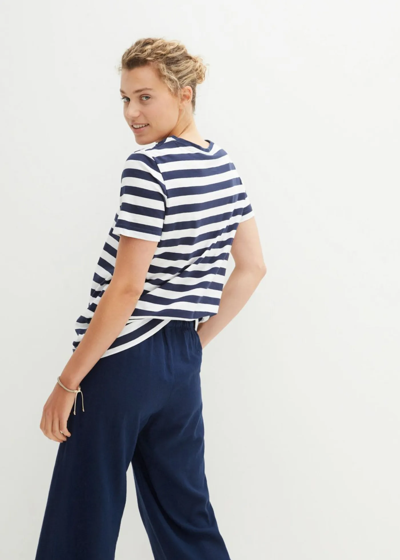 bonprix bonprix Básicos|Camisetas>Camiseta de algodón con cuello redondo (2 unidades) Blanco-azul marino con rayas