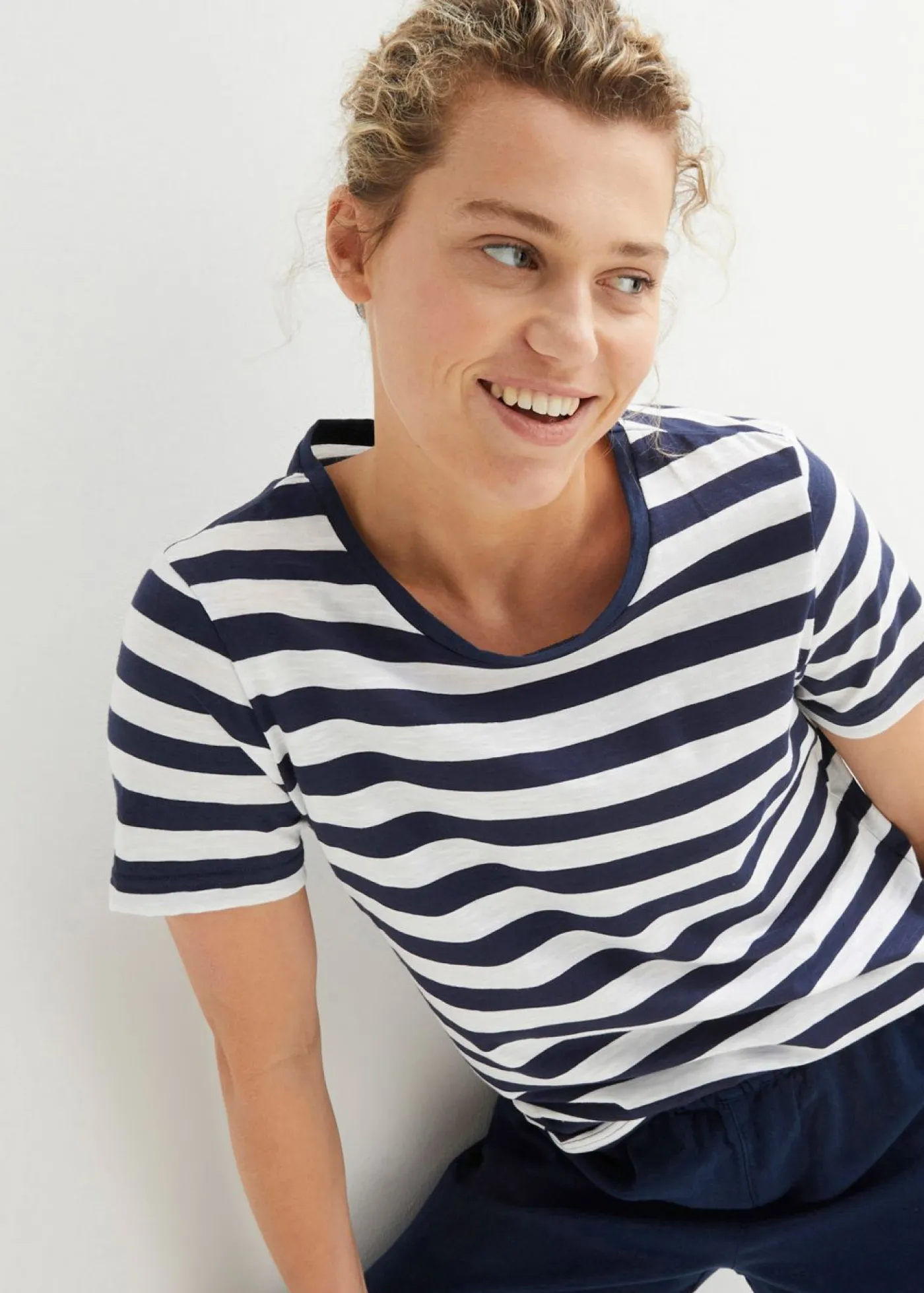 bonprix bonprix Básicos|Camisetas>Camiseta de algodón con cuello redondo (2 unidades) Blanco-azul marino con rayas