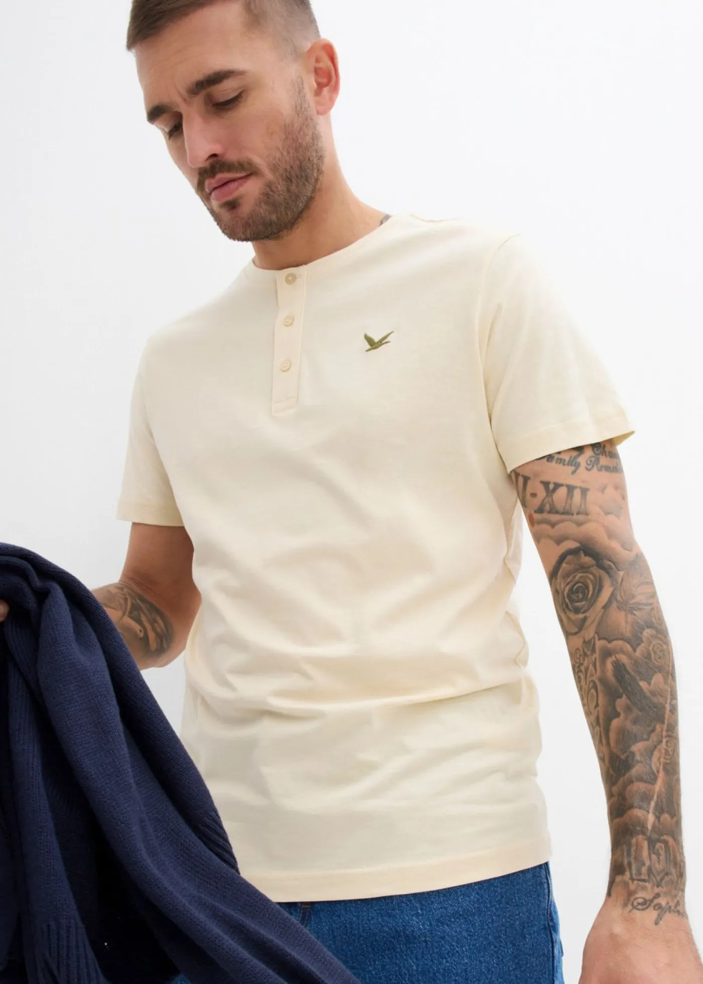 Hombre bonprix bonprix Camiseta de algodón orgánico puro con cuello henley (3 unidades)