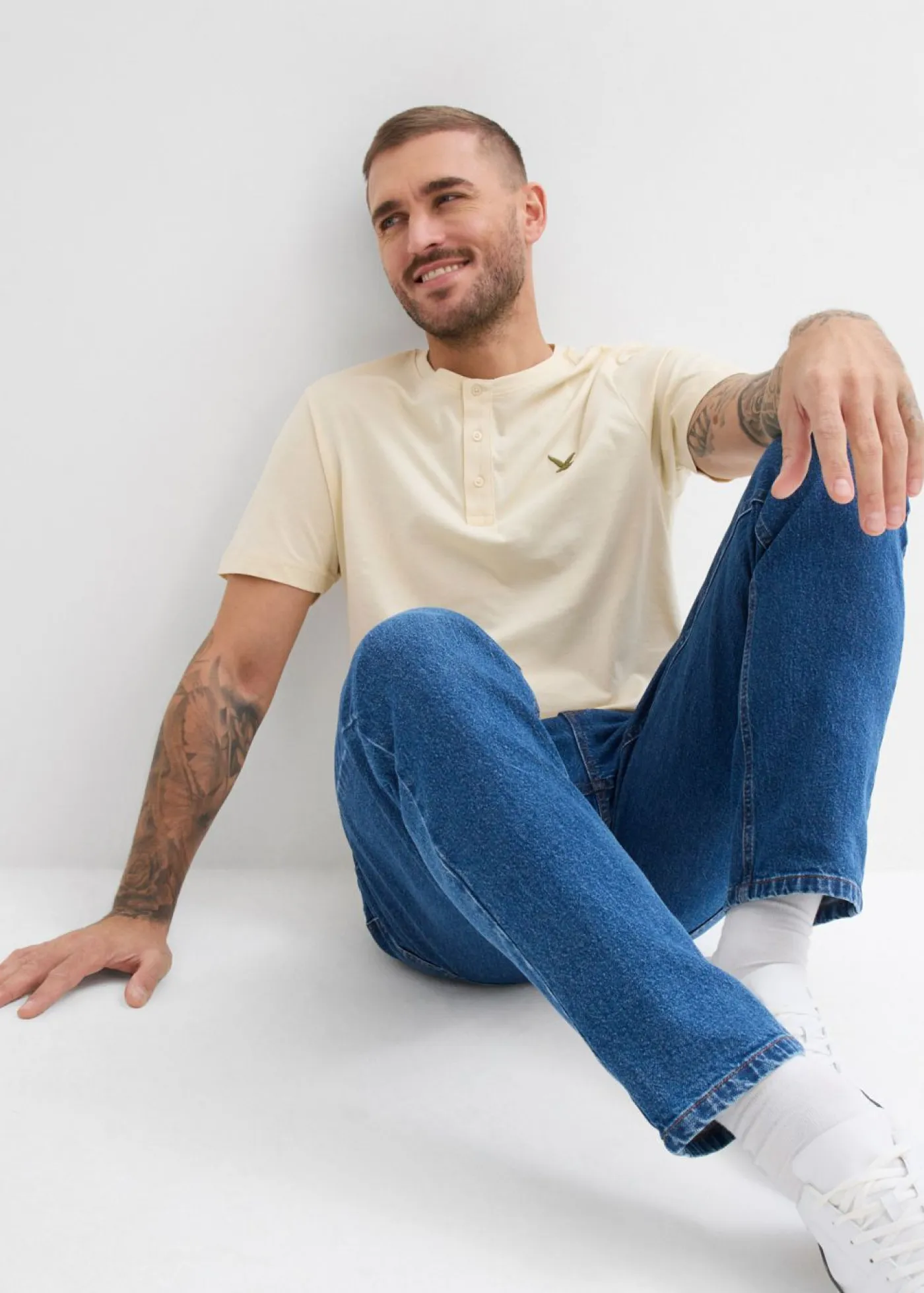 Hombre bonprix bonprix Camiseta de algodón orgánico puro con cuello henley (3 unidades)