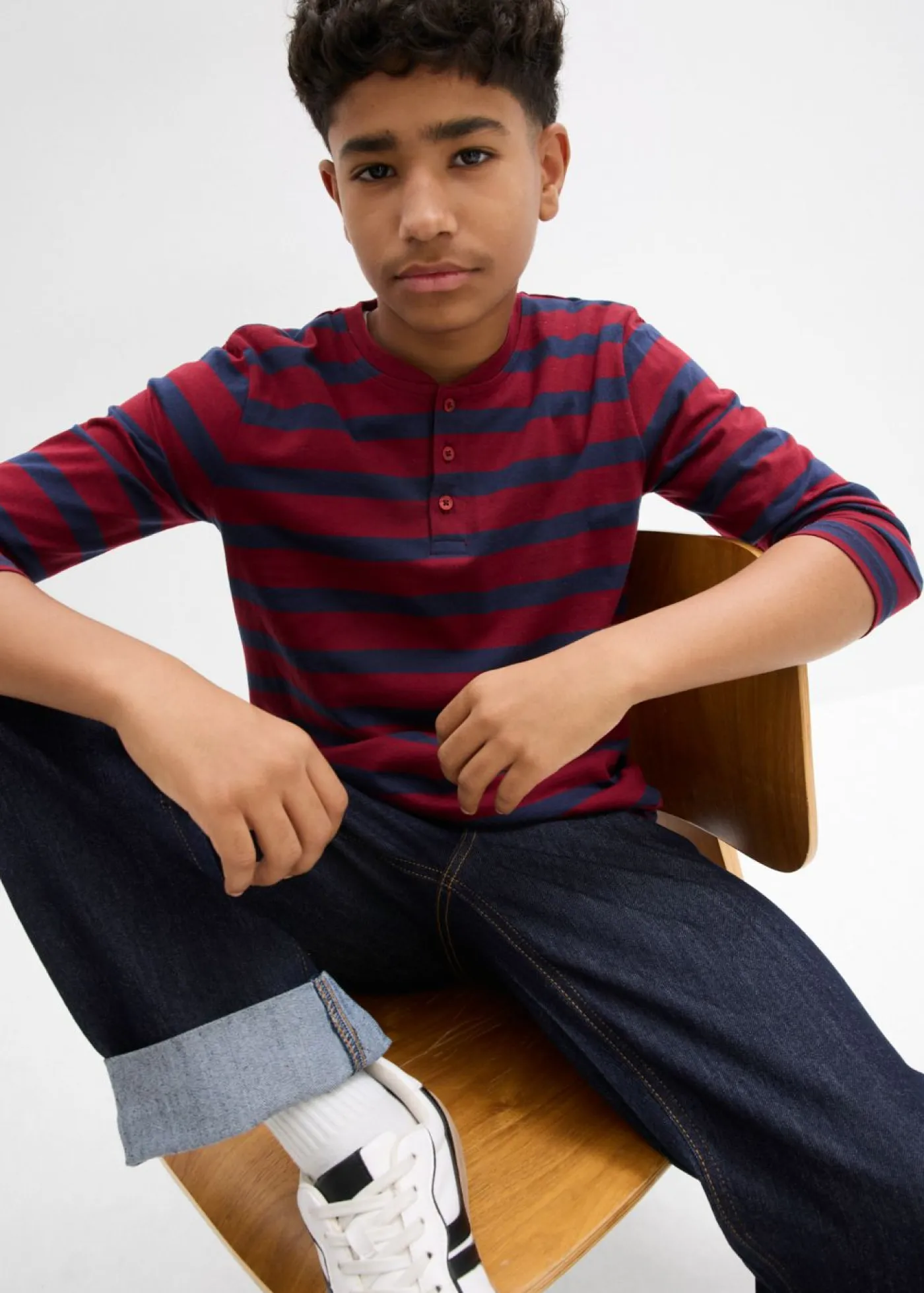 Niños bonprix bonprix Camiseta de algodón orgánico puro con cuello henley (2 unidades)