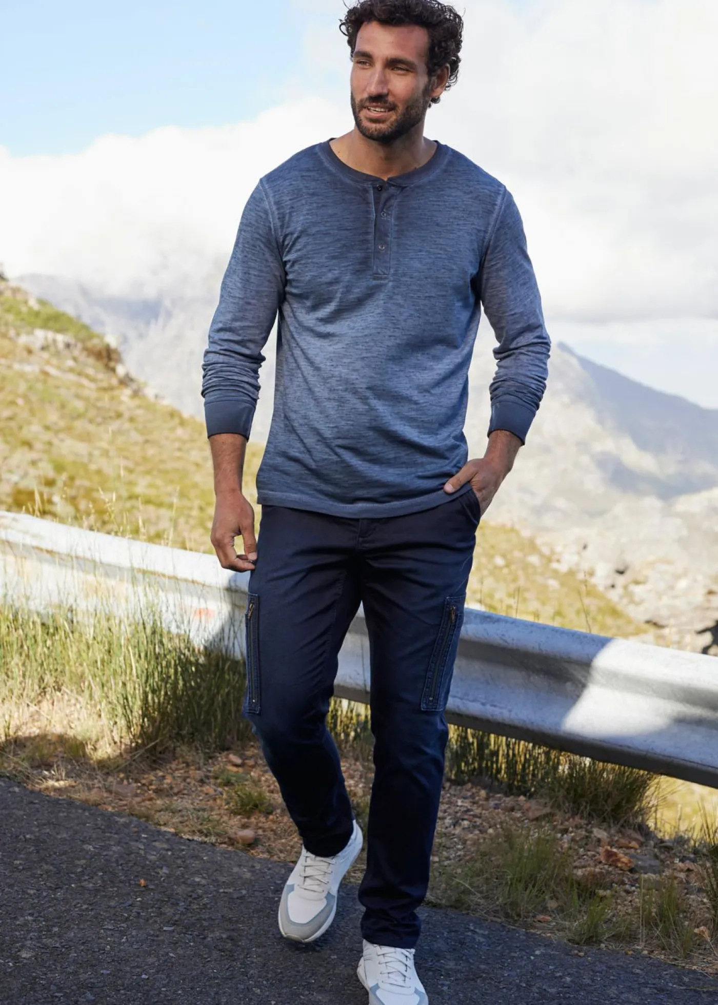 bonprix bonprix Camisetas Y Polos|Novedades>Camiseta de algodón orgánico con manga larga, cuello henley y aspecto desgastado burdeos usado