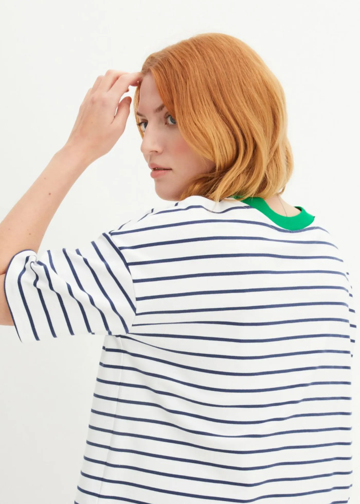 bonprix bonprix Camisetas|Novedades>Camiseta de algodón orgánico puro Blanco-azul almirante-verde hierba de rayas