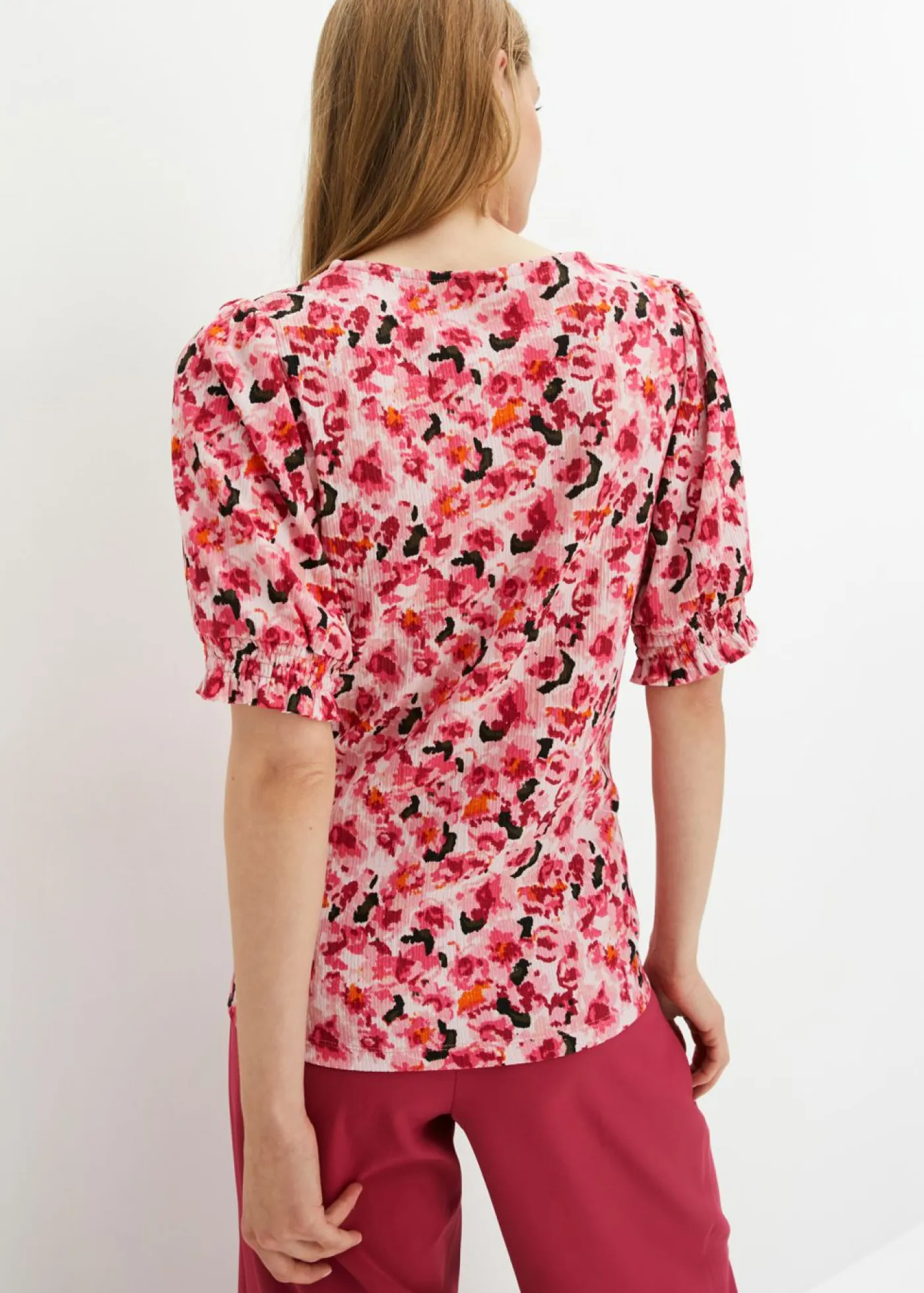 bonprix bonprix Camisetas>Camiseta de crepé borken con mangas abullonadas, media manga rosa cristal con flores