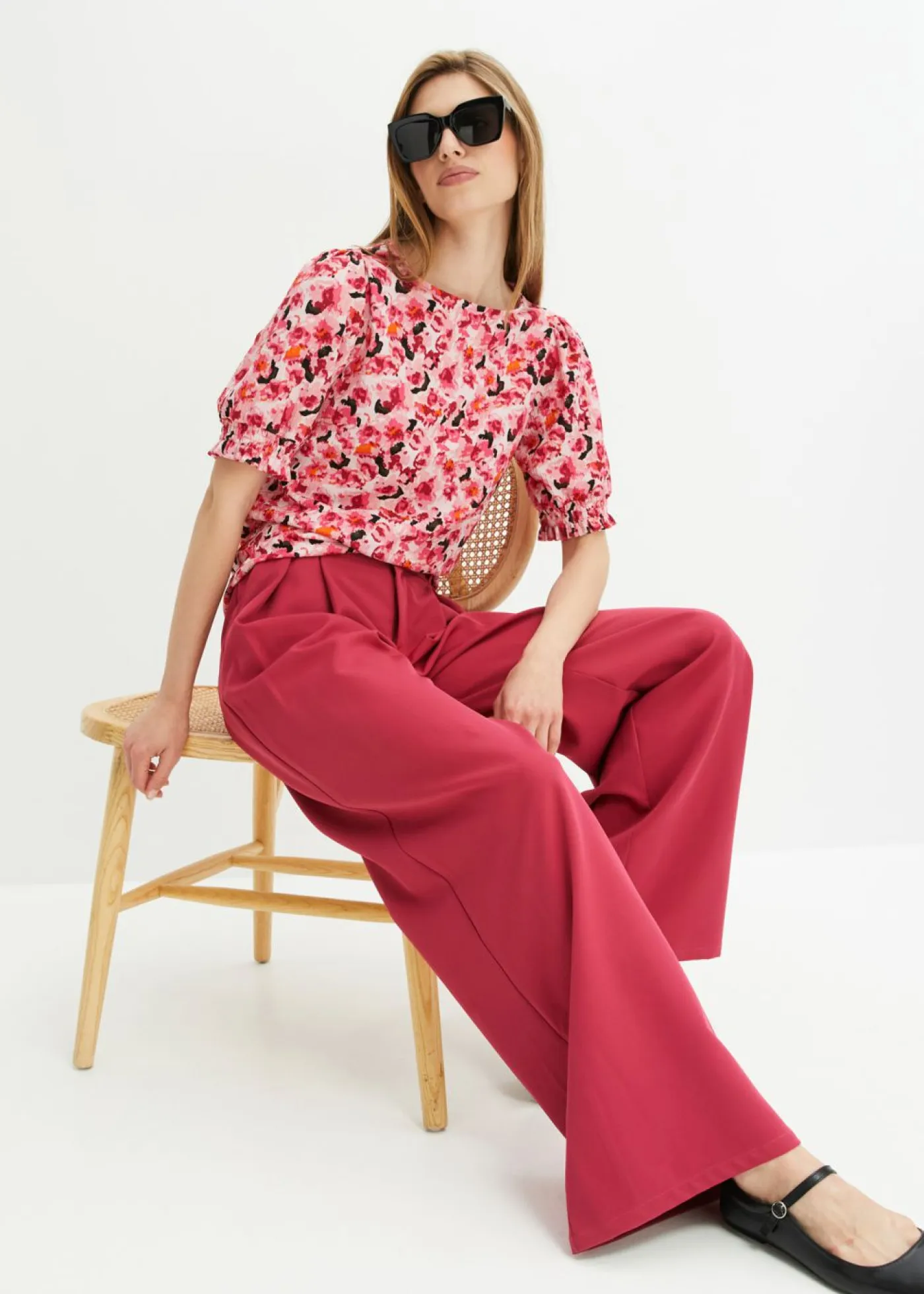 bonprix bonprix Camisetas>Camiseta de crepé borken con mangas abullonadas, media manga rosa cristal con flores