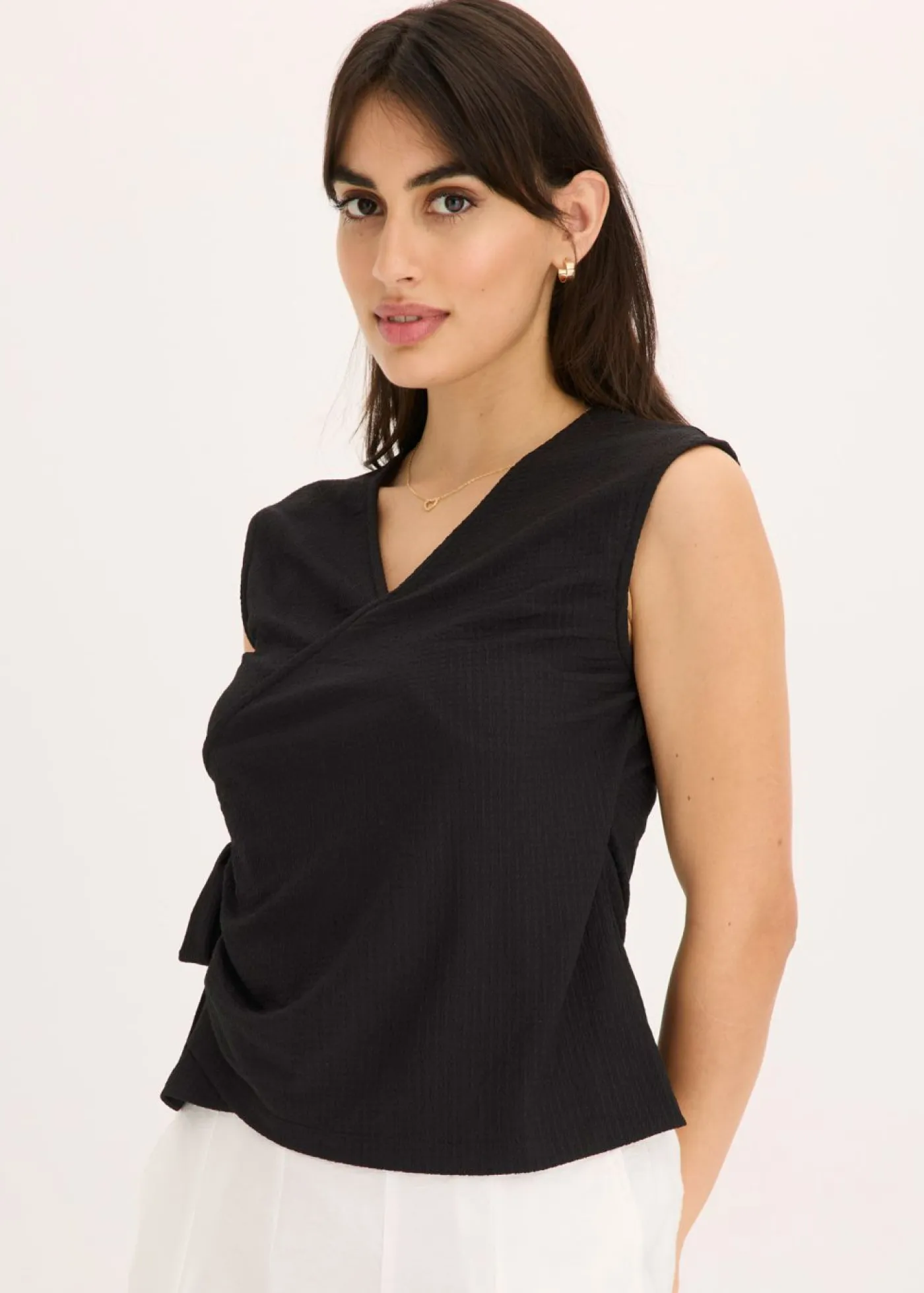 bonprix bonprix Camisetas>Camiseta de crepé de punto con aspecto cruzado Negro