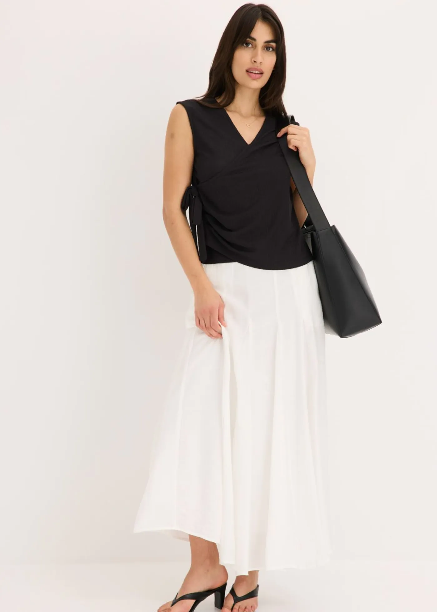 bonprix bonprix Camisetas>Camiseta de crepé de punto con aspecto cruzado Negro