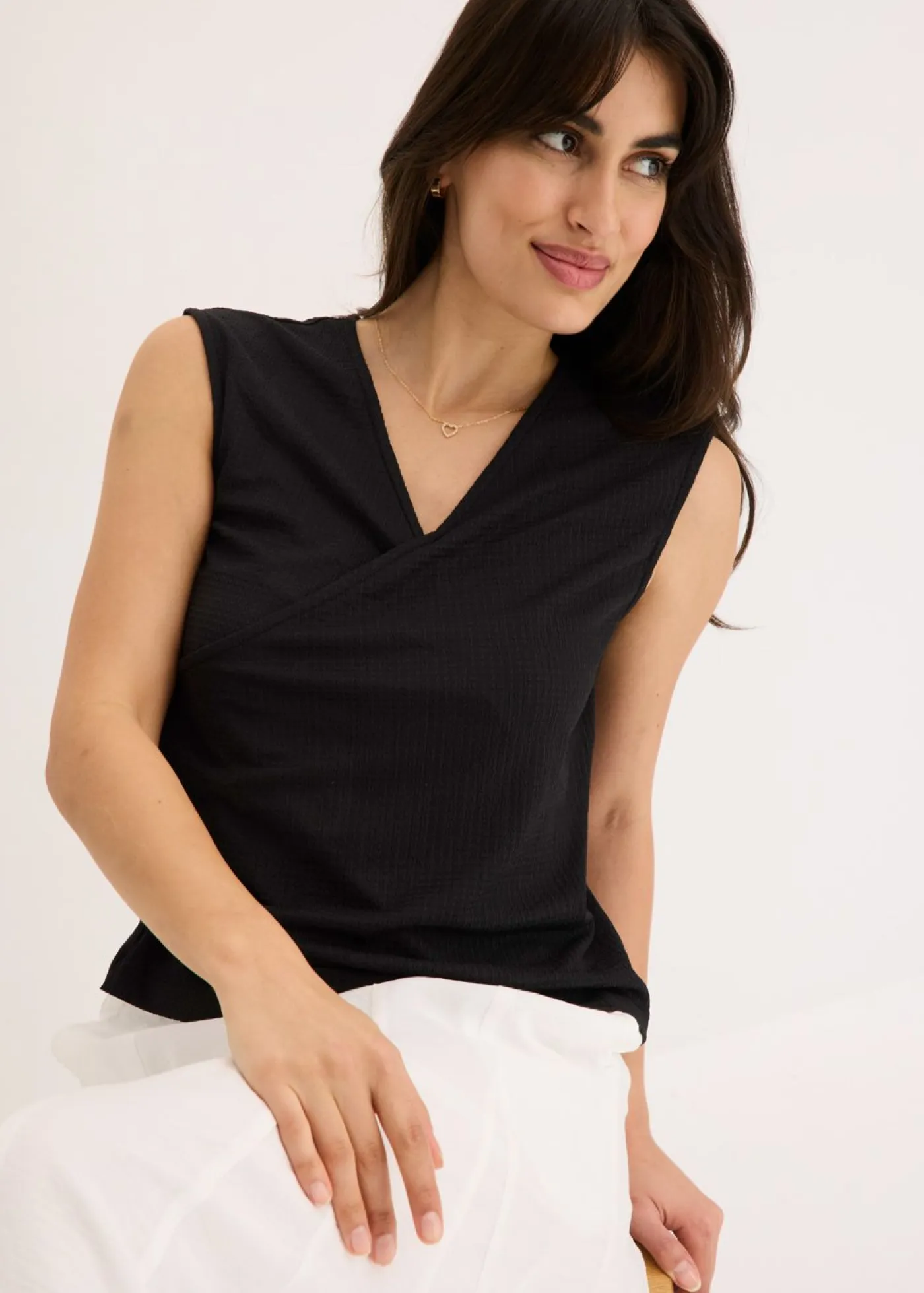 bonprix bonprix Camisetas>Camiseta de crepé de punto con aspecto cruzado Negro