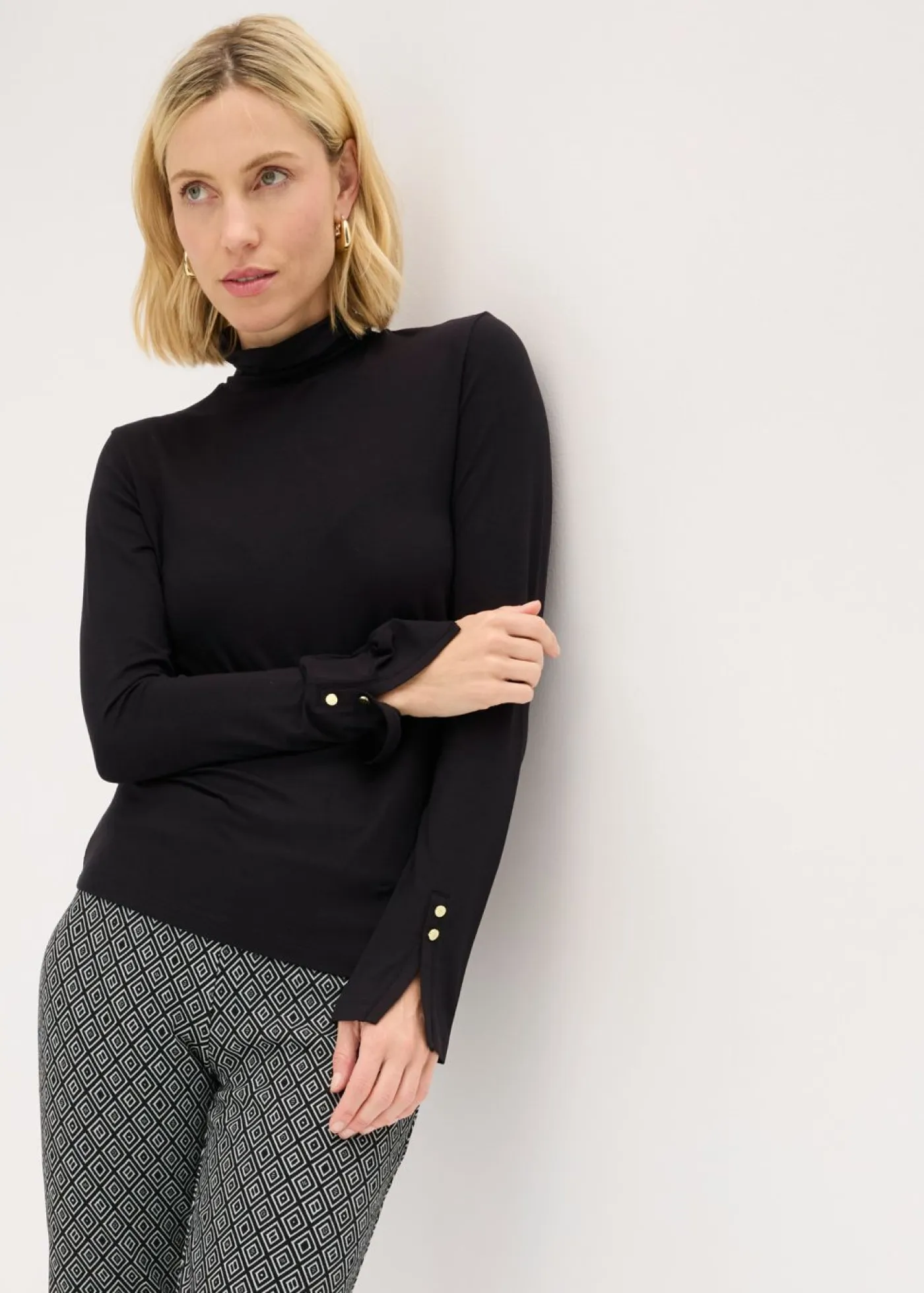 bonprix bonprix Camisetas>Camiseta de cuello vuelto con botones decorativos Negro