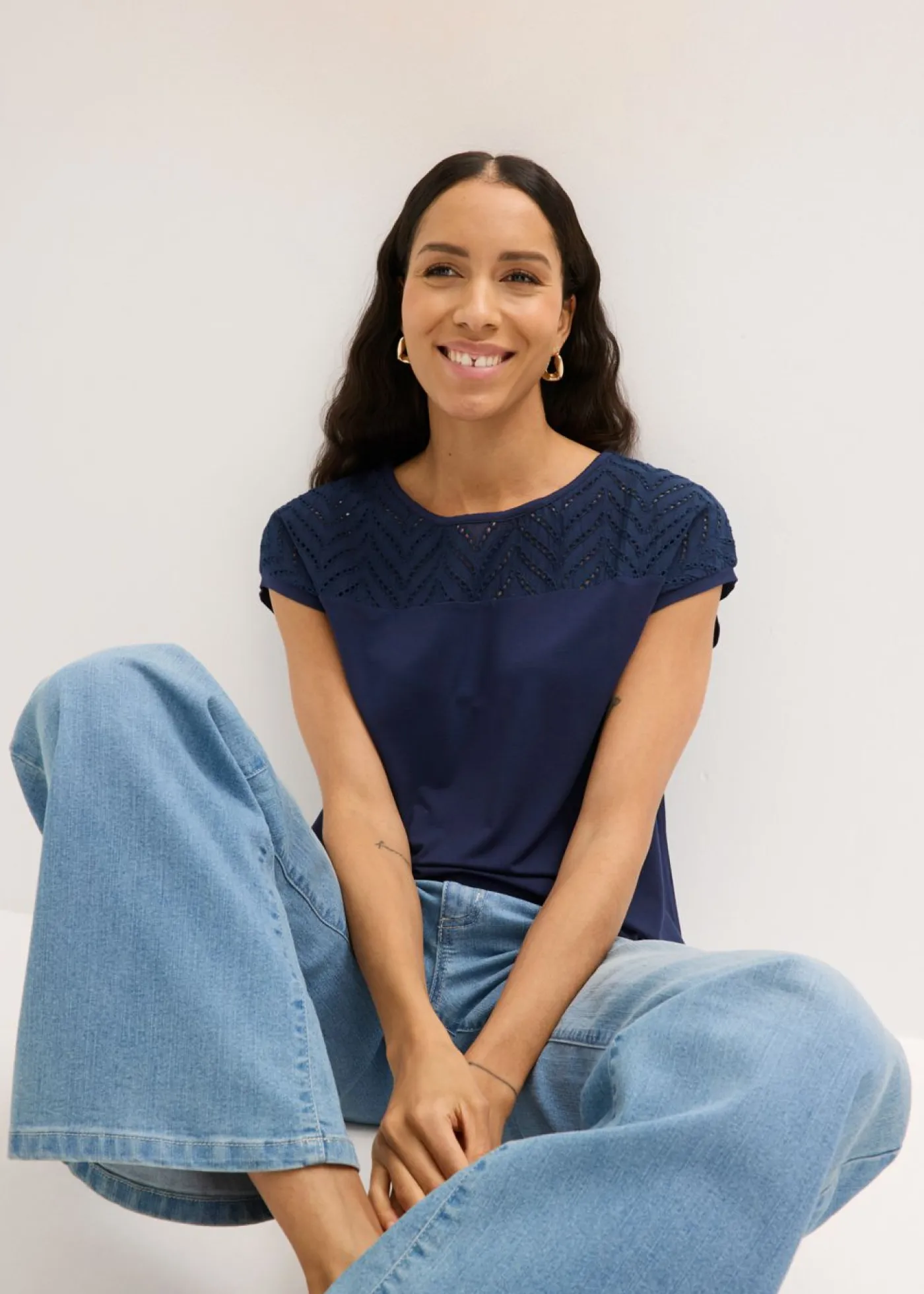 bonprix bonprix Camisetas|Novedades>Camiseta de encaje de viscosa suave Azul marino