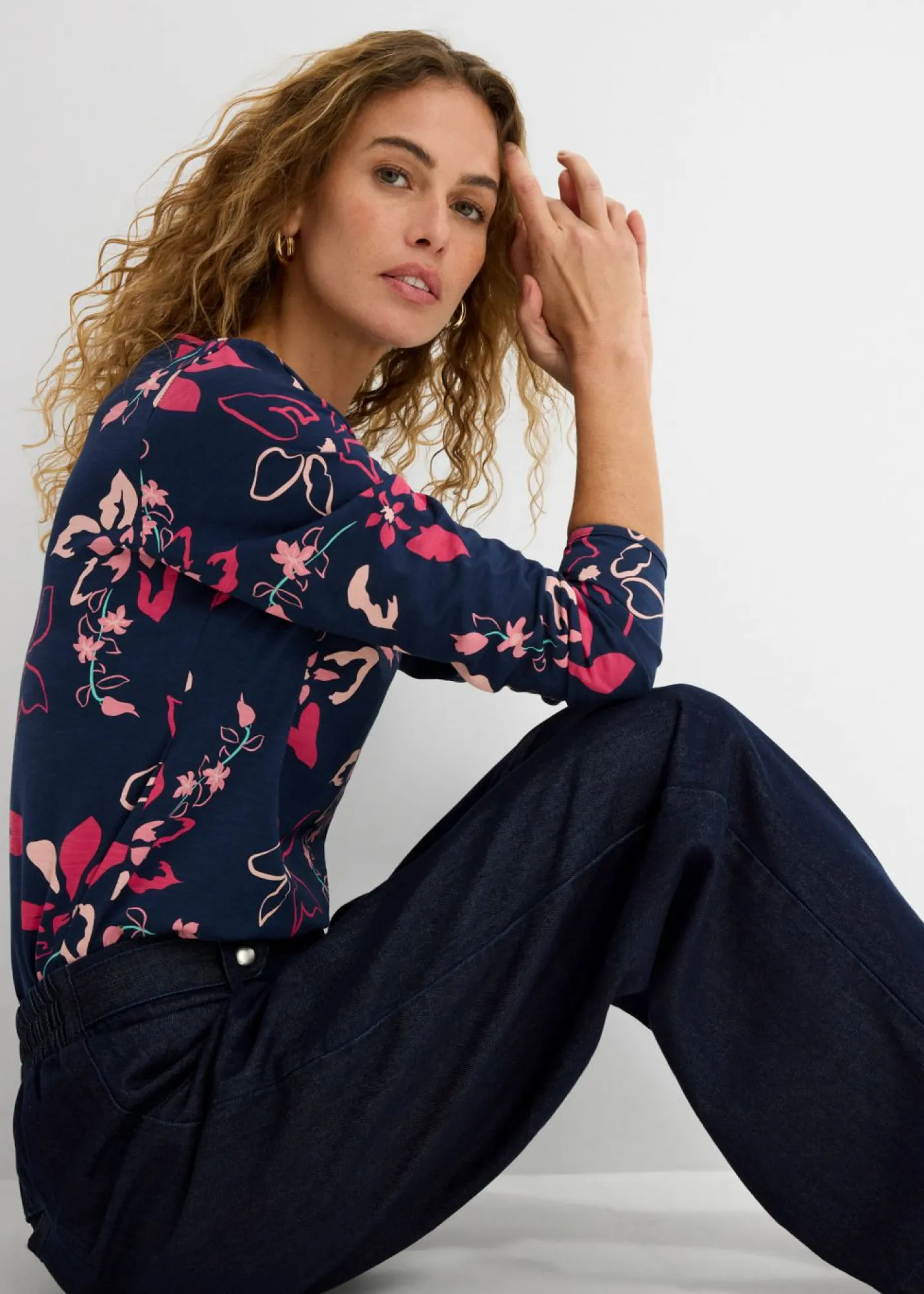 bonprix bonprix Camisetas>Camiseta de manga larga con estampado floral azul marino con flores