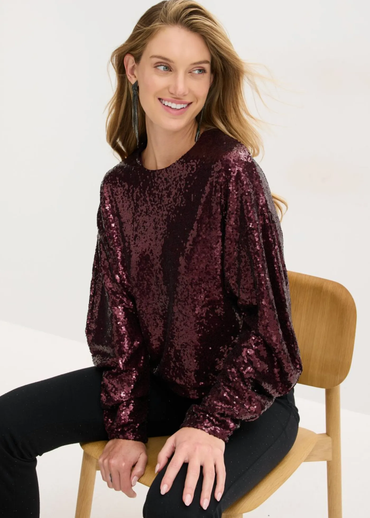 bonprix bonprix Camisetas>Camiseta de manga larga con lentejuelas rojo burdeos