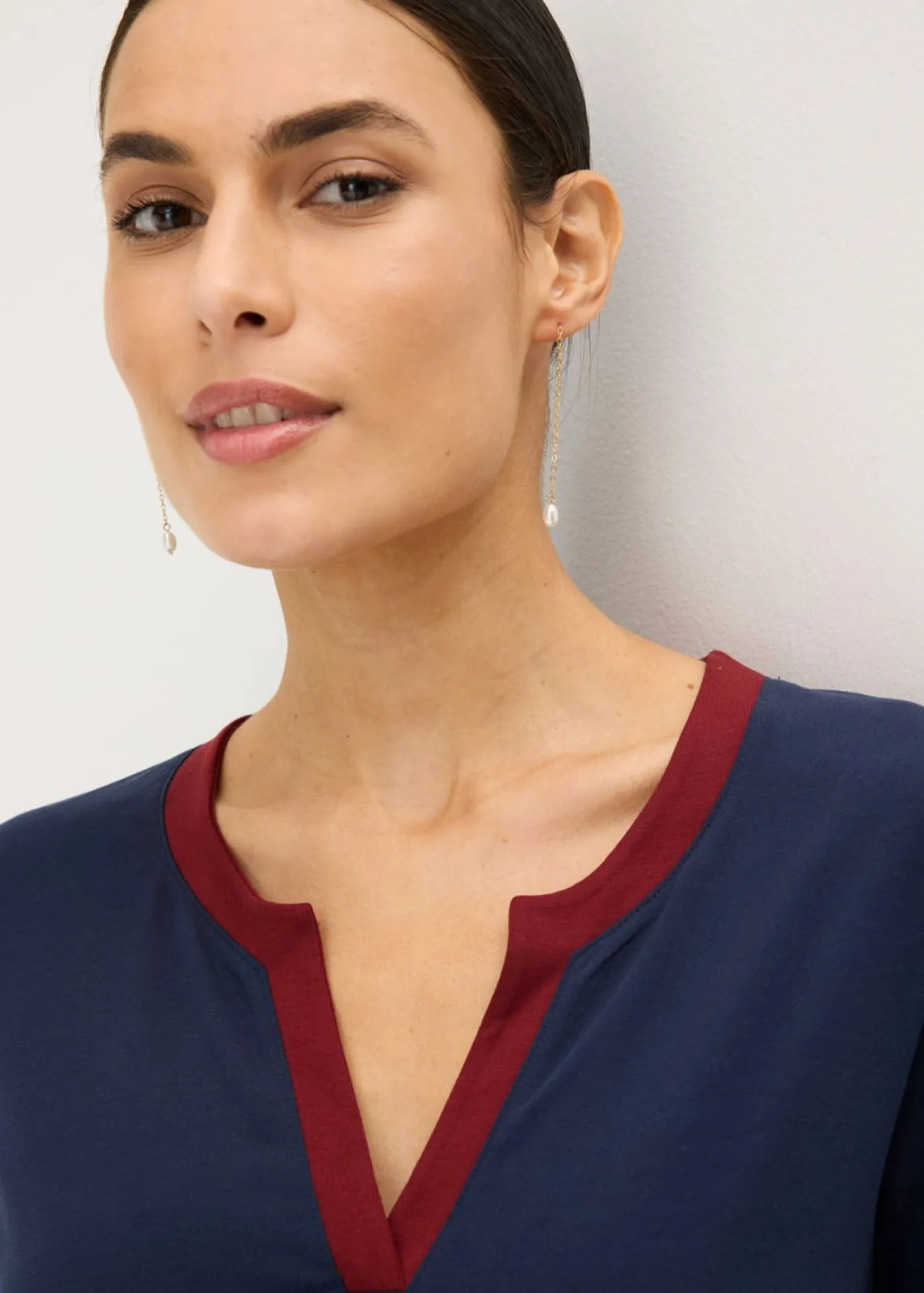 bonprix bonprix Camisetas>Camiseta de manga larga con abertura azul marino/rojo rubí