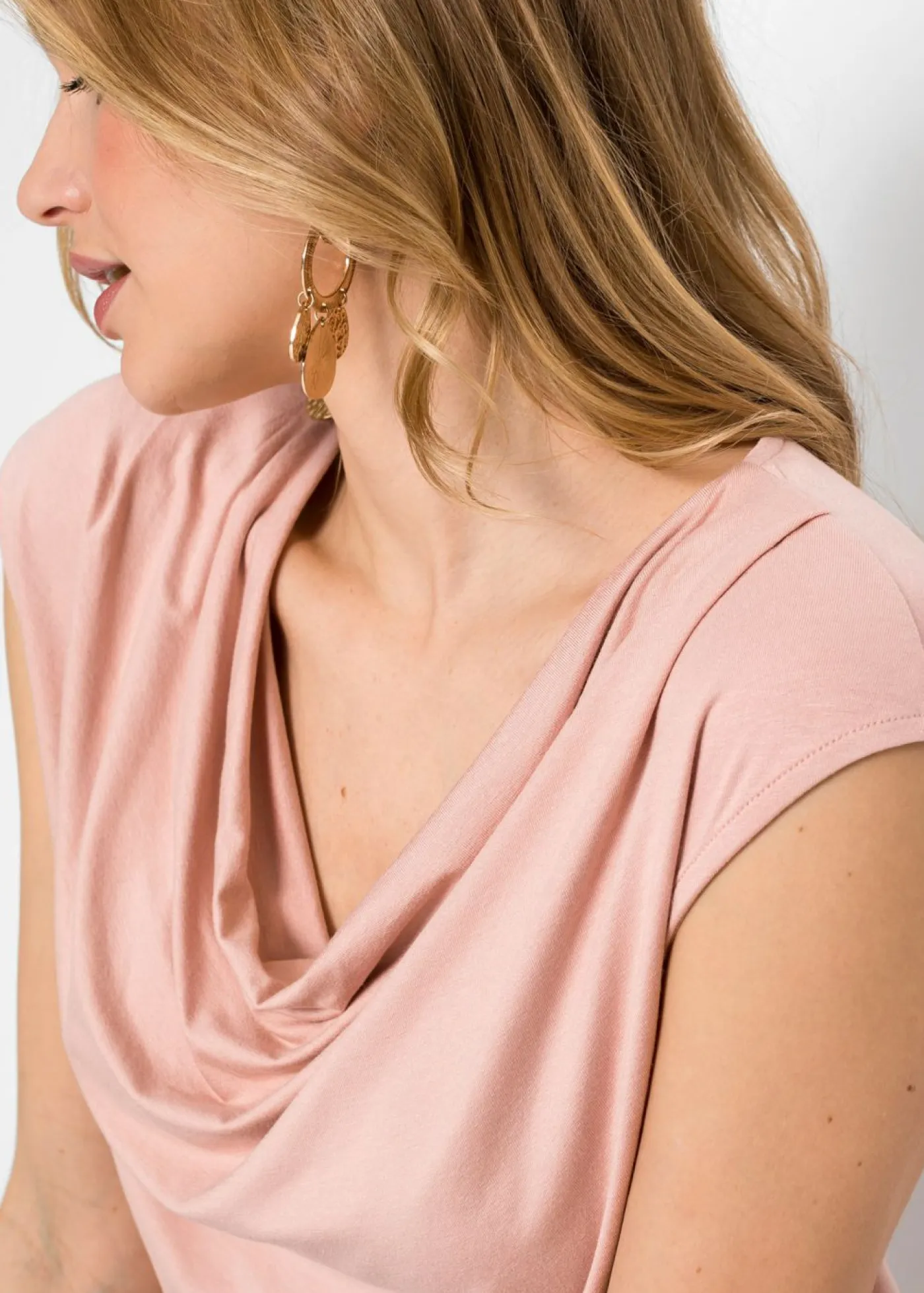 bonprix bonprix Camisetas>Camiseta de mezcla de viscosa con escote en cascada Rosa vintage