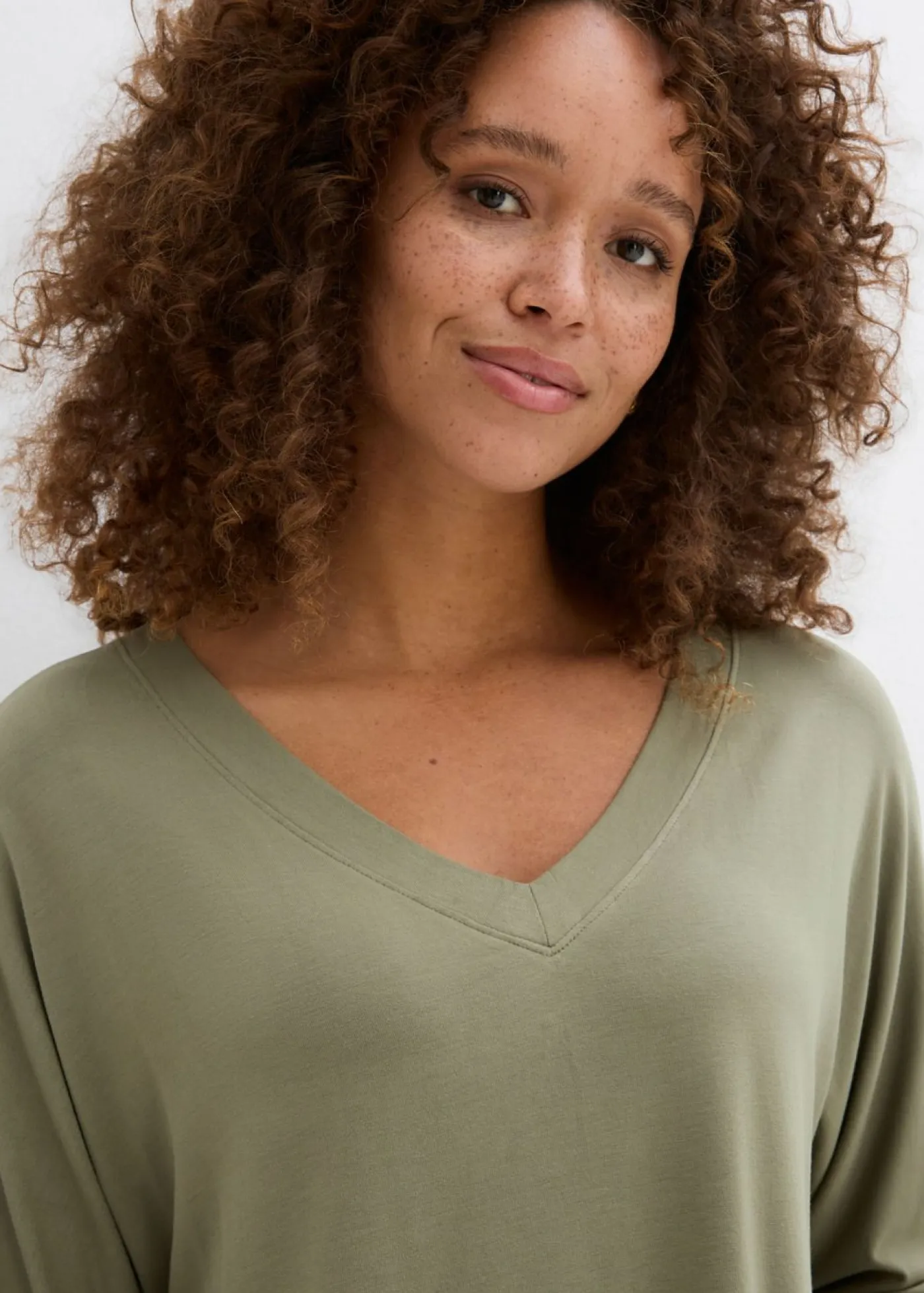 bonprix bonprix Camisetas|Novedades>Camiseta de mezcla de viscosa fluida Verde oliva