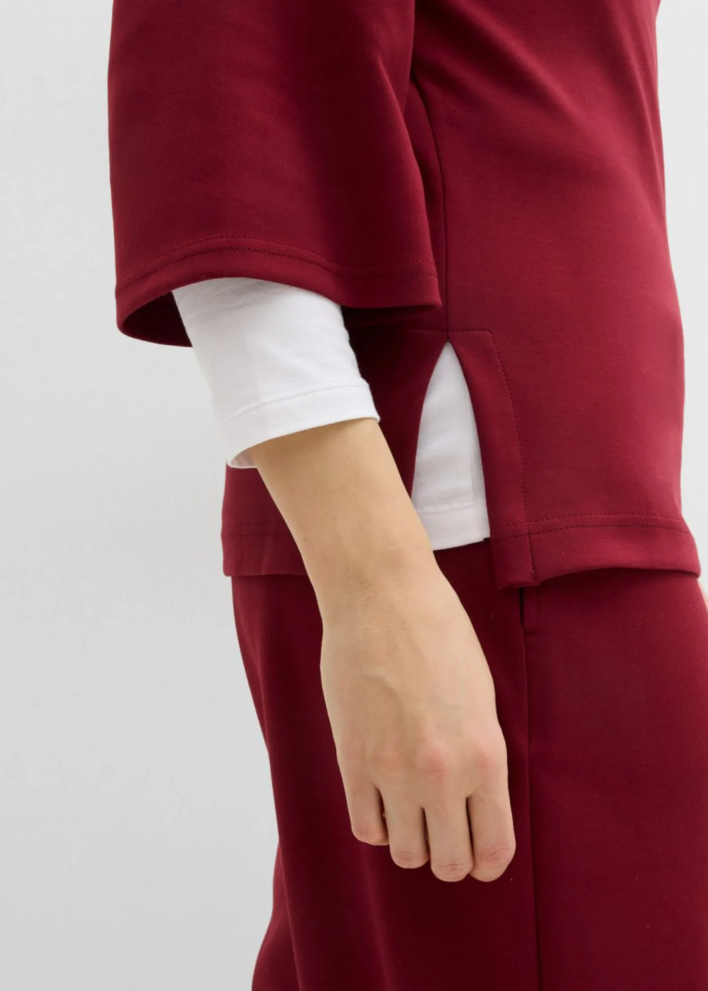 bonprix bonprix Camisetas>Camiseta de neopreno con inserto elástico Rojo rubí