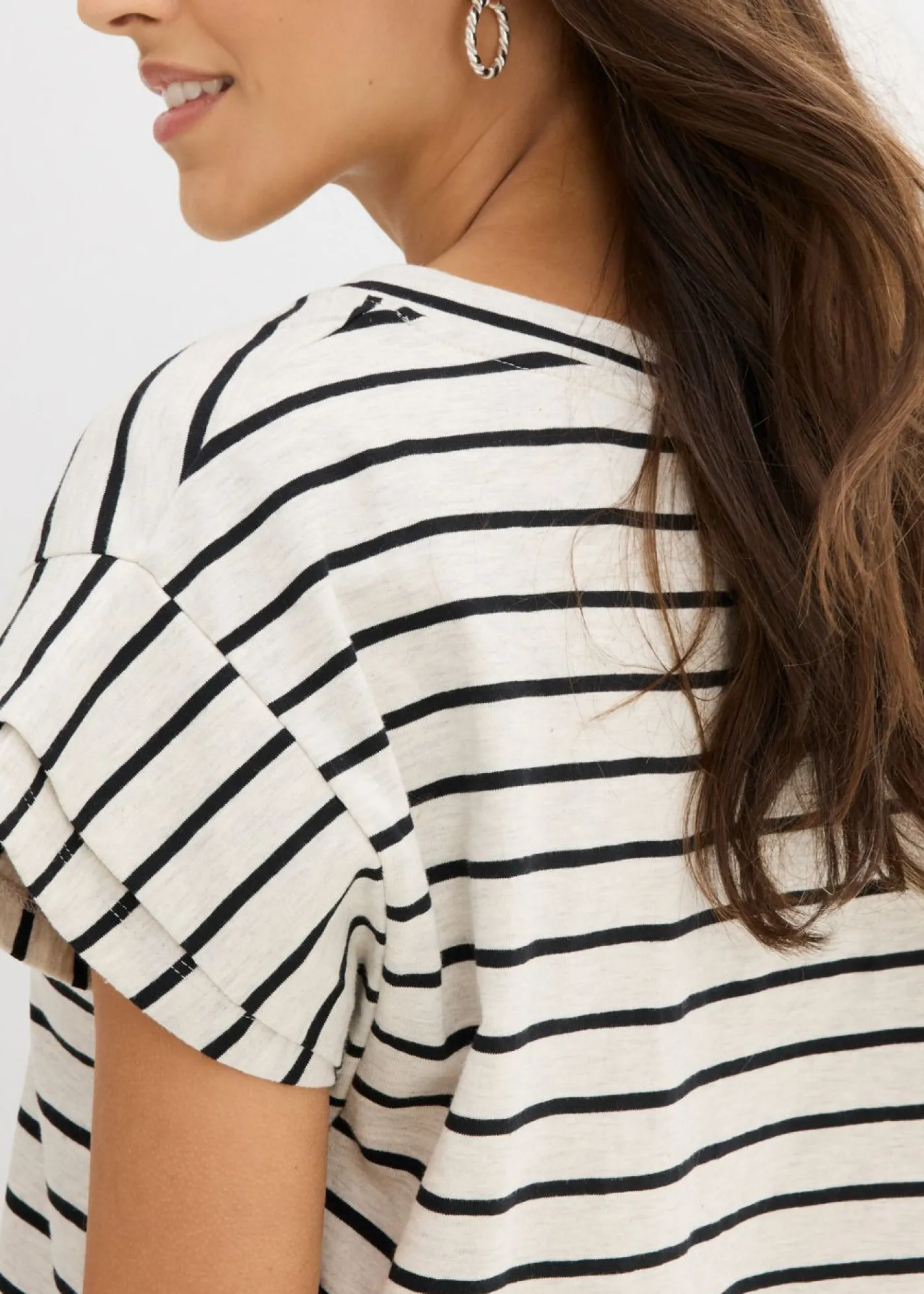 bonprix bonprix Camisetas>Camiseta de rayas con volantes en las mangas crudo-negro con rayas