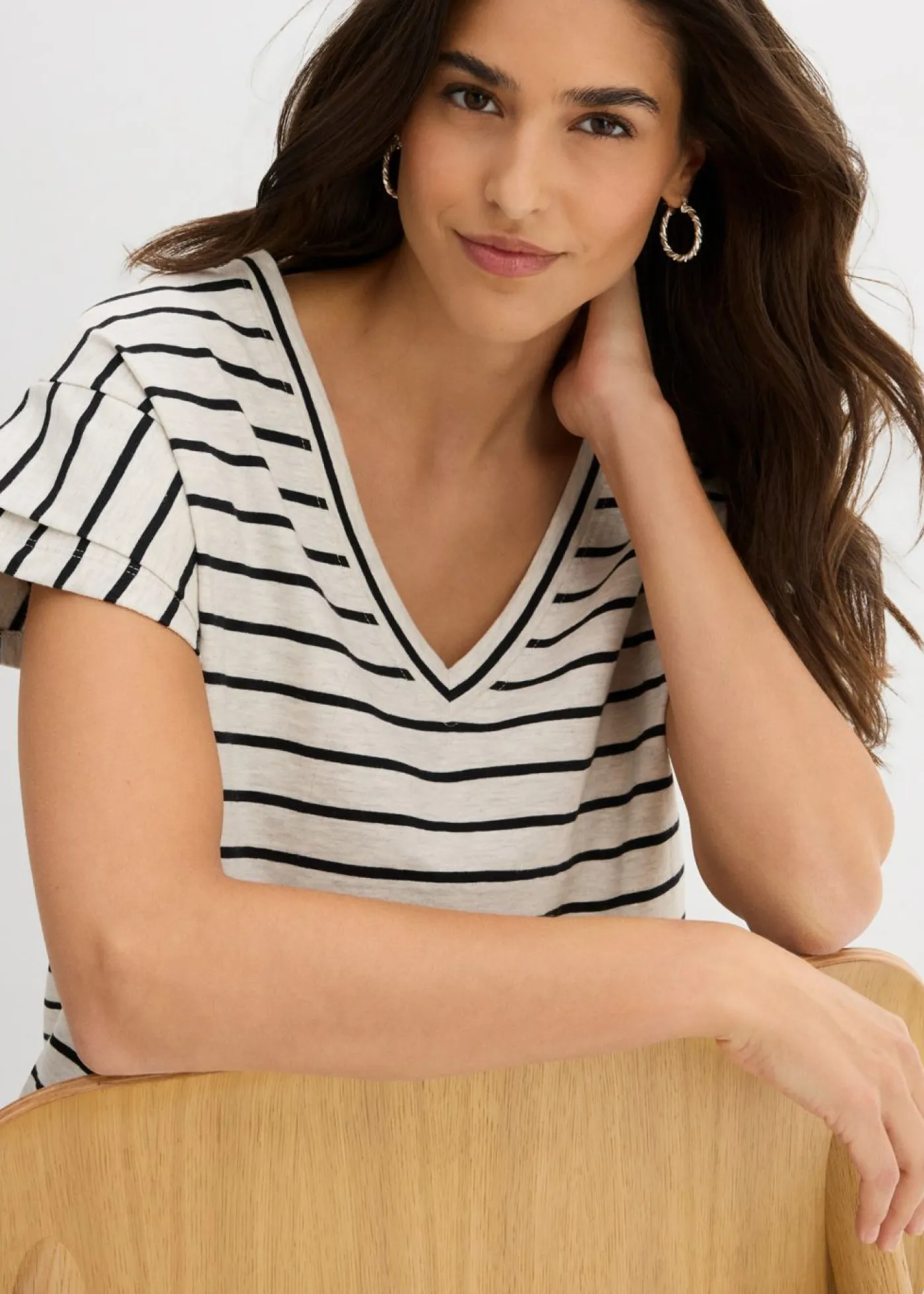 bonprix bonprix Camisetas>Camiseta de rayas con volantes en las mangas crudo-negro con rayas