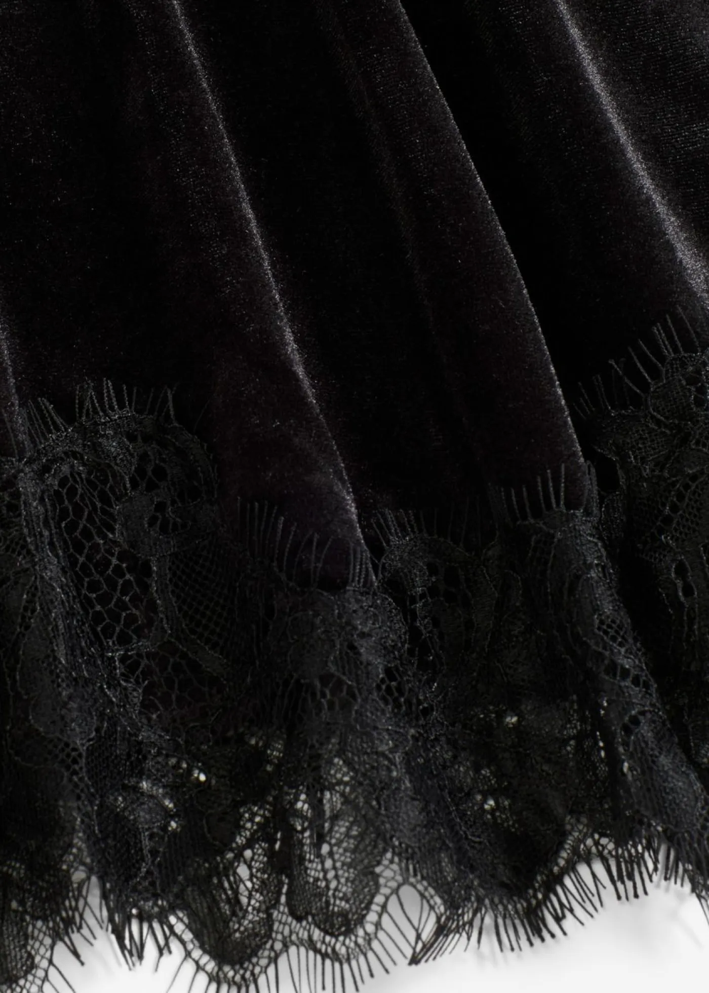 bonprix bonprix Camisetas>Camiseta de terciopelo con encaje Negro