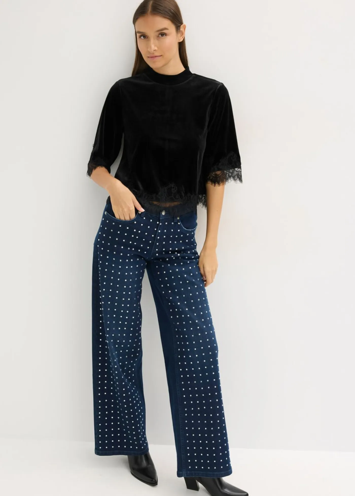 bonprix bonprix Camisetas>Camiseta de terciopelo con encaje Negro