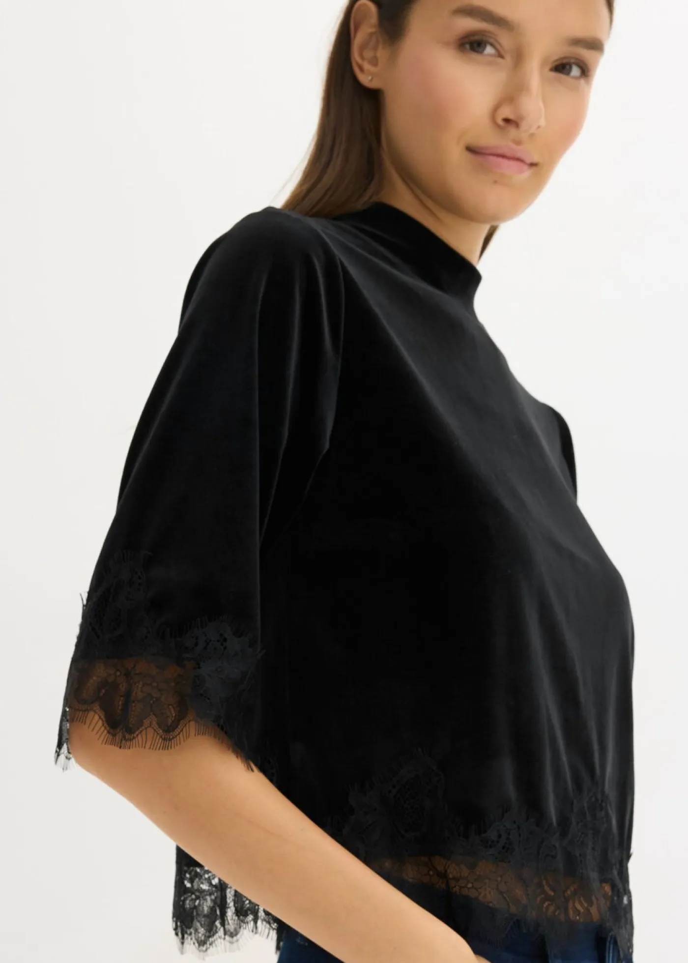 bonprix bonprix Camisetas>Camiseta de terciopelo con encaje Negro