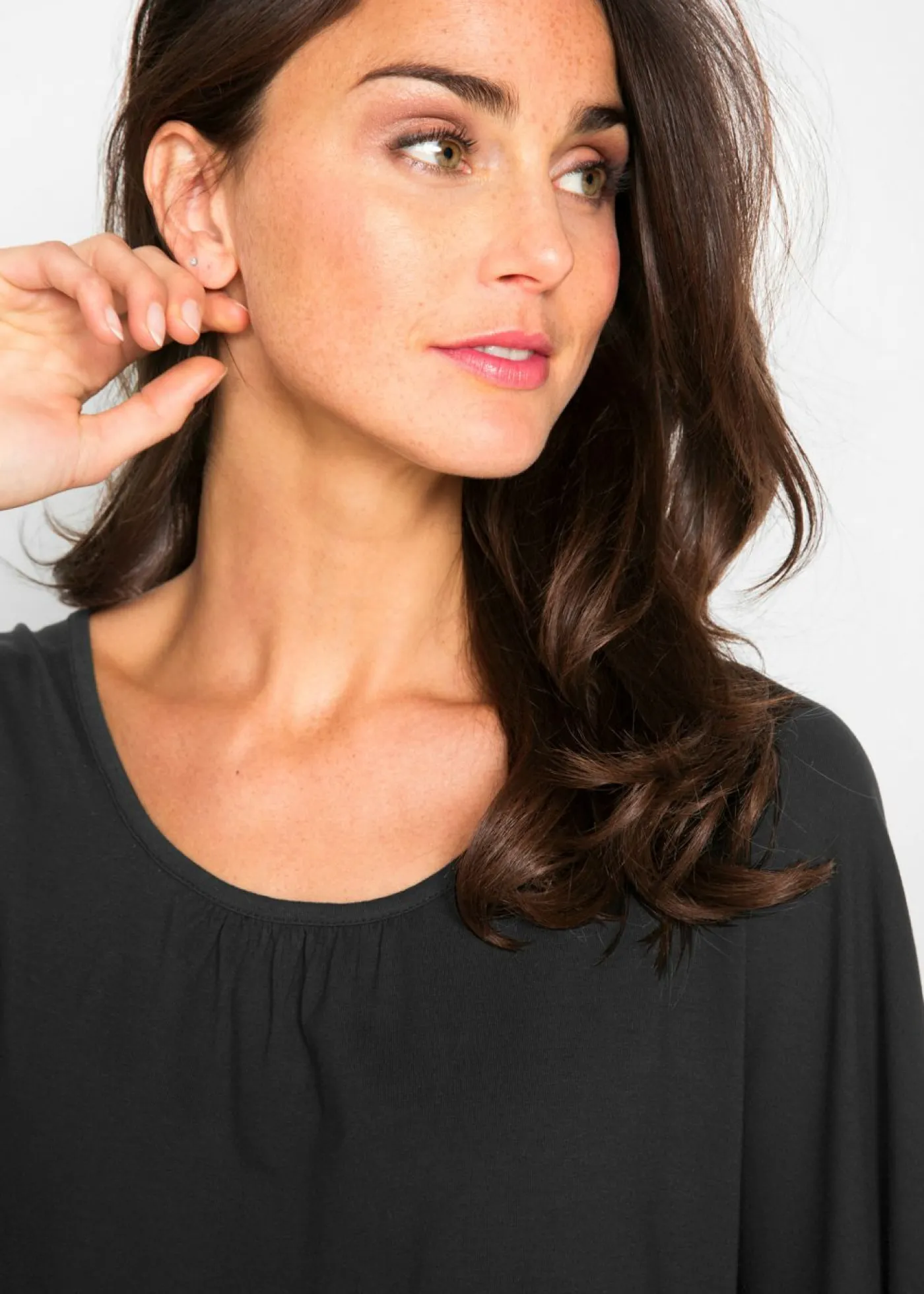 bonprix bonprix Camisetas>Camiseta de viscosa con mangas de murciélago Negro