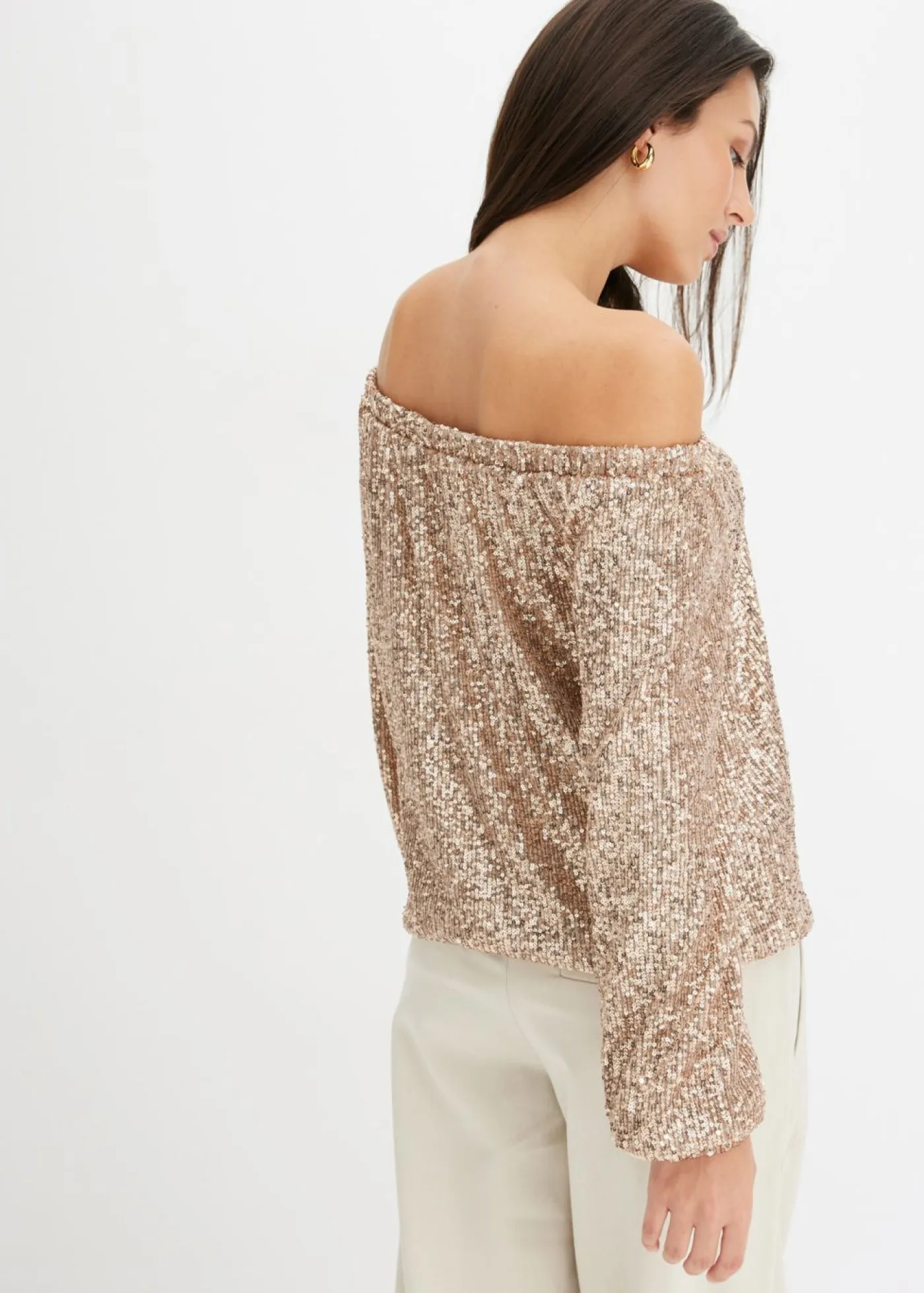 bonprix bonprix Camisetas>Camiseta holgada con escote bañera y lentejuelas Piedra/plata