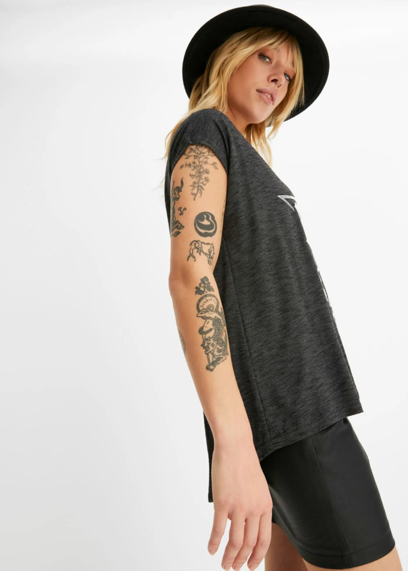 bonprix bonprix Camisetas>Camiseta larga de suave mezcla de viscosa Negro estampado