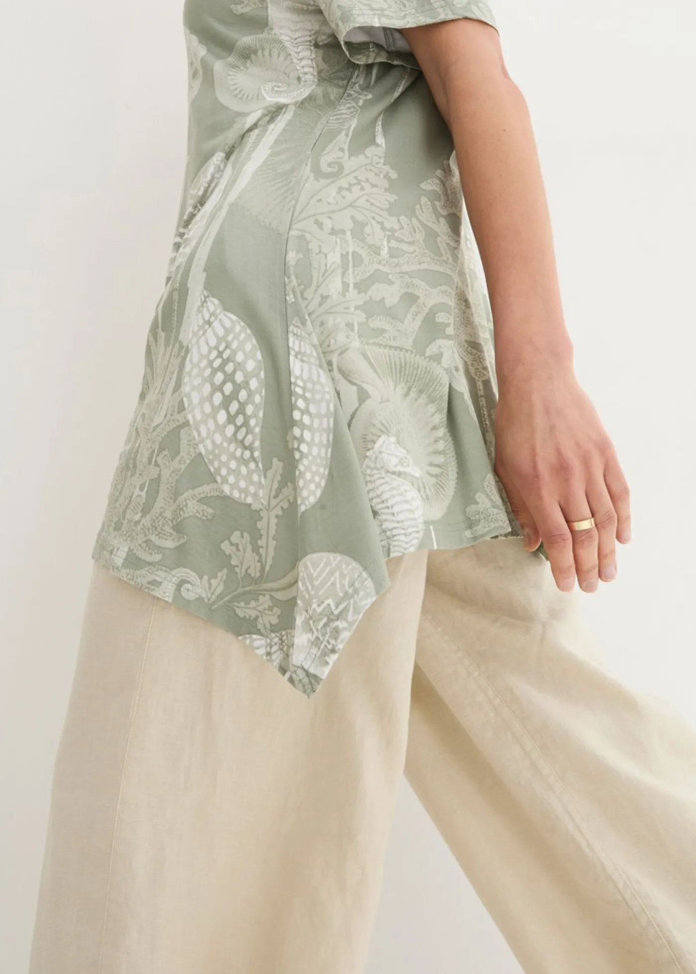 bonprix bonprix Camisetas>Camiseta larga de suave mezcla de viscosa Verde agua/blanco estampado