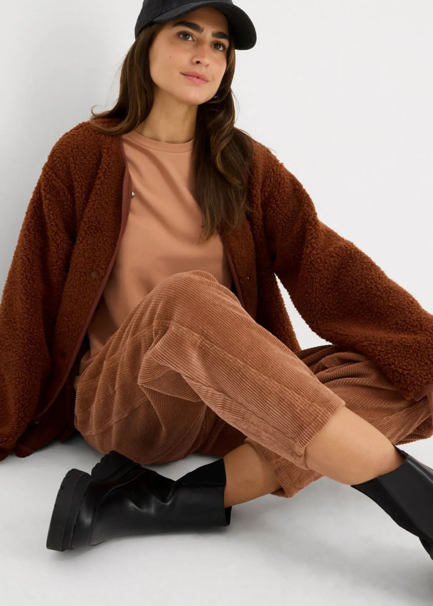 bonprix bonprix Básicos|Camisetas>Camiseta slim fit con algodón orgánico puro (2 unidades) Batido de chocolate/verde oliva