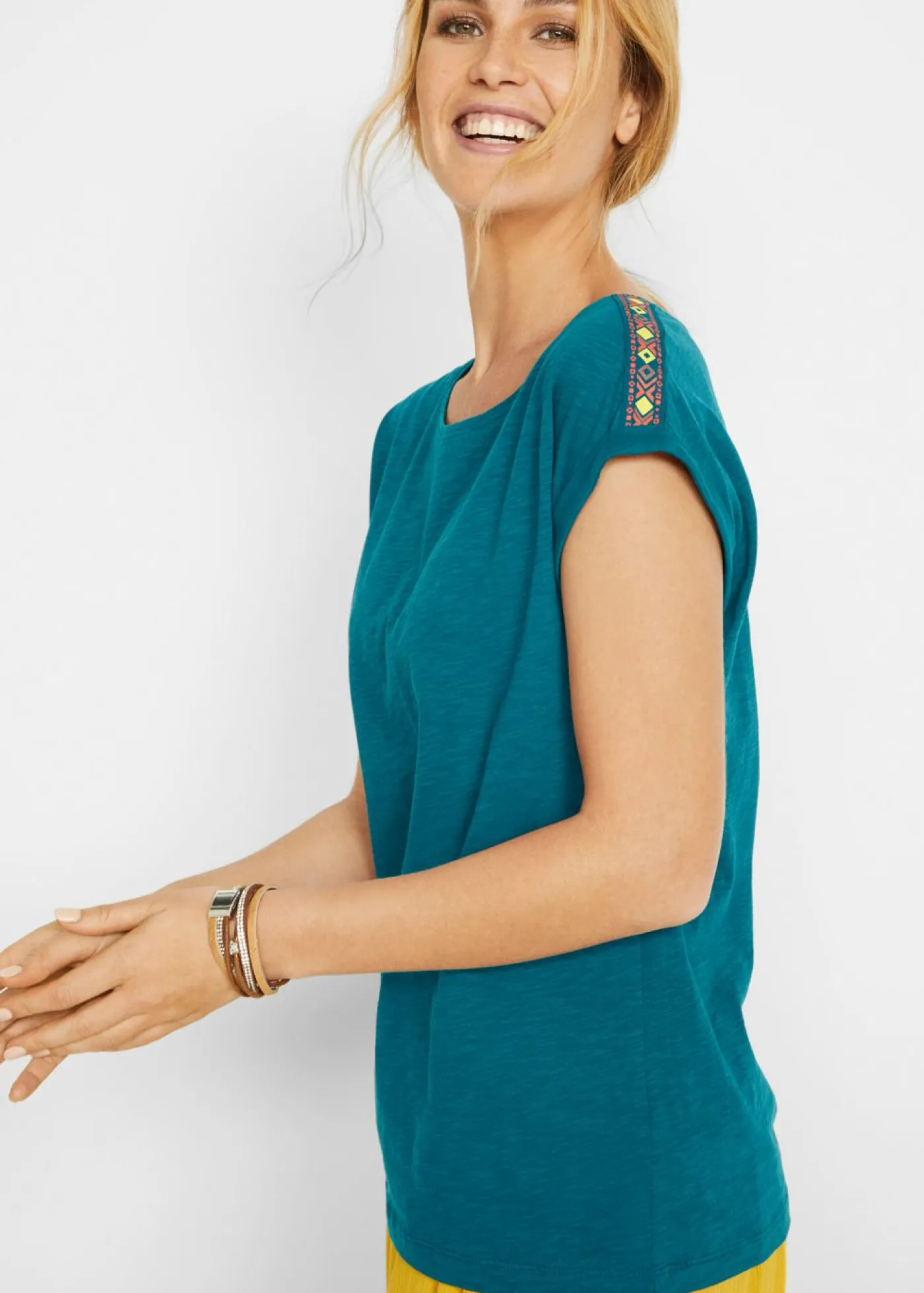 bonprix bonprix Camisetas>Camiseta tipo boxy Verde azulado