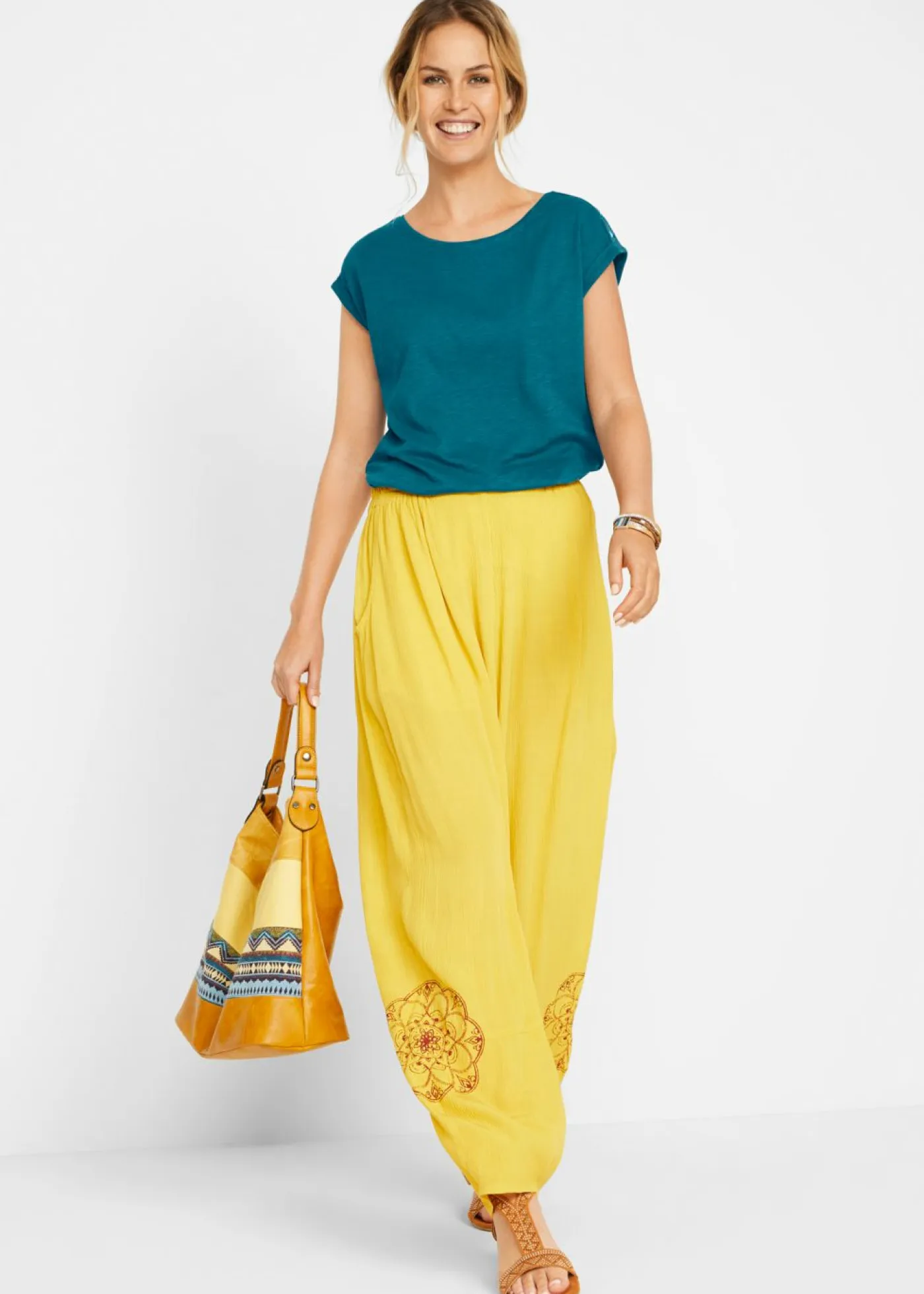 bonprix bonprix Camisetas>Camiseta tipo boxy Verde azulado