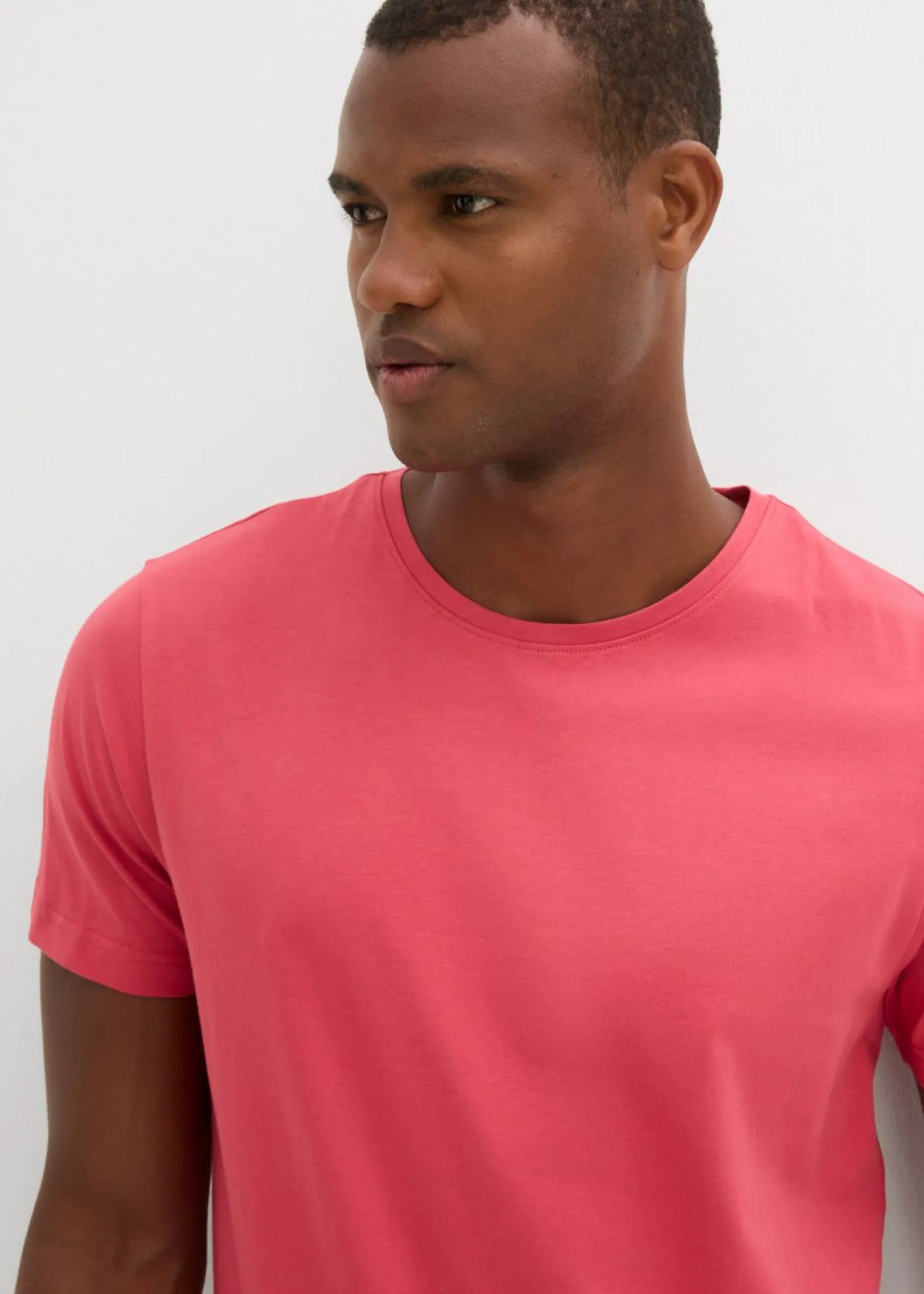 bonprix bonprix Básicos En Rebajas|Ropa Deportiva>Camiseta (5 unidades) Rojo claro + azul claro + arena claro + verde pimiento + azul marino