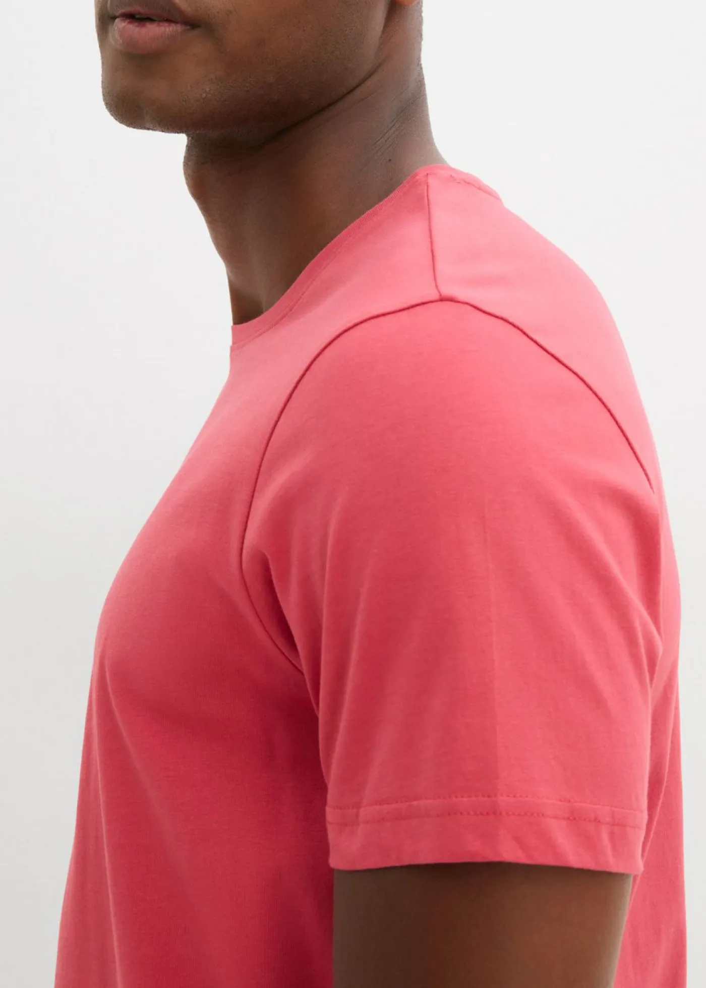 bonprix bonprix Básicos En Rebajas|Ropa Deportiva>Camiseta (5 unidades) Rojo claro + azul claro + arena claro + verde pimiento + azul marino