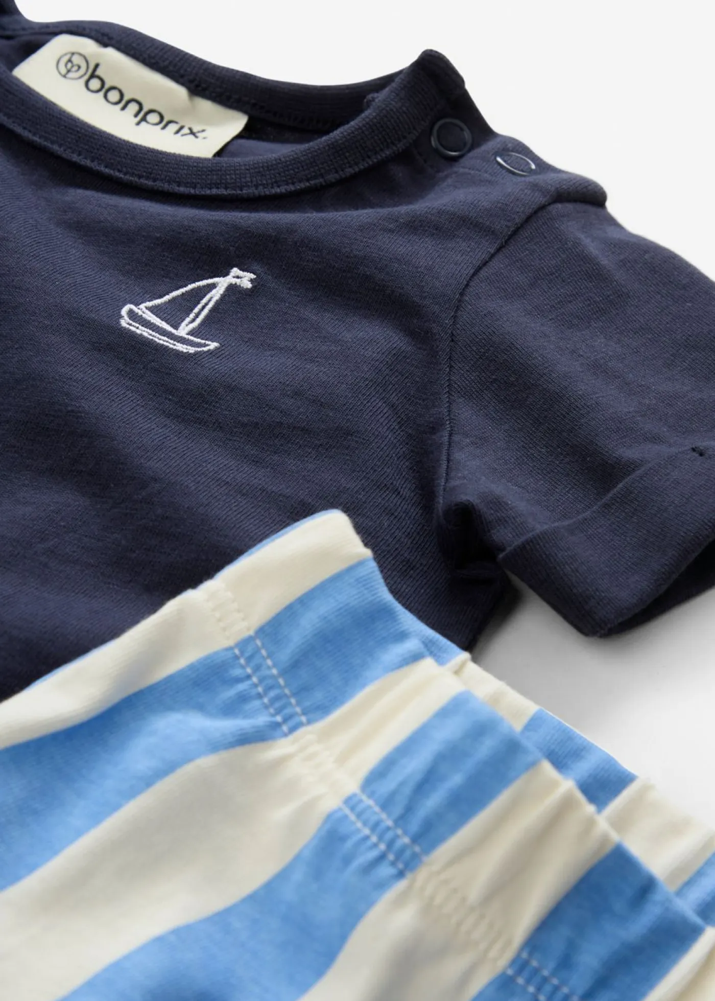 Niños bonprix bonprix Camiseta y pantalón corto de algodón orgánico puro (2 piezas)