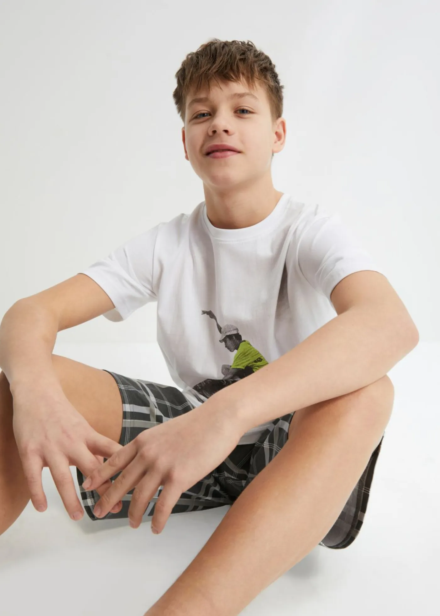 bonprix bonprix Ropa 9 A 16 Años·Camisetas|Ropa 9 A 16 Años·Shorts>Camiseta y pantalón corto (conjunto de 2 piezas) de algodón orgánico blanco + gris plata estampado