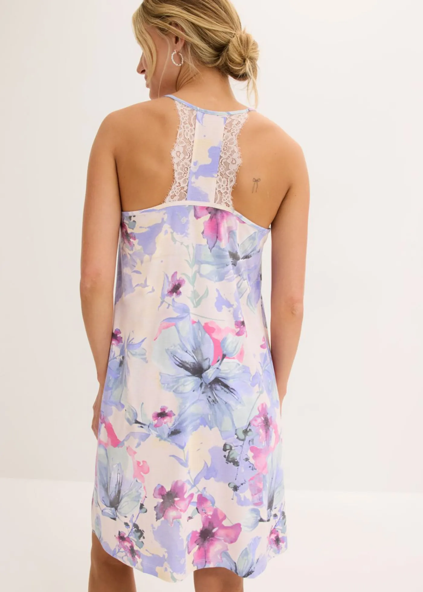 bonprix bonprix Ropa Para Dormir>Camisón corto de suave mezcla de viscosa rosa claro con flores