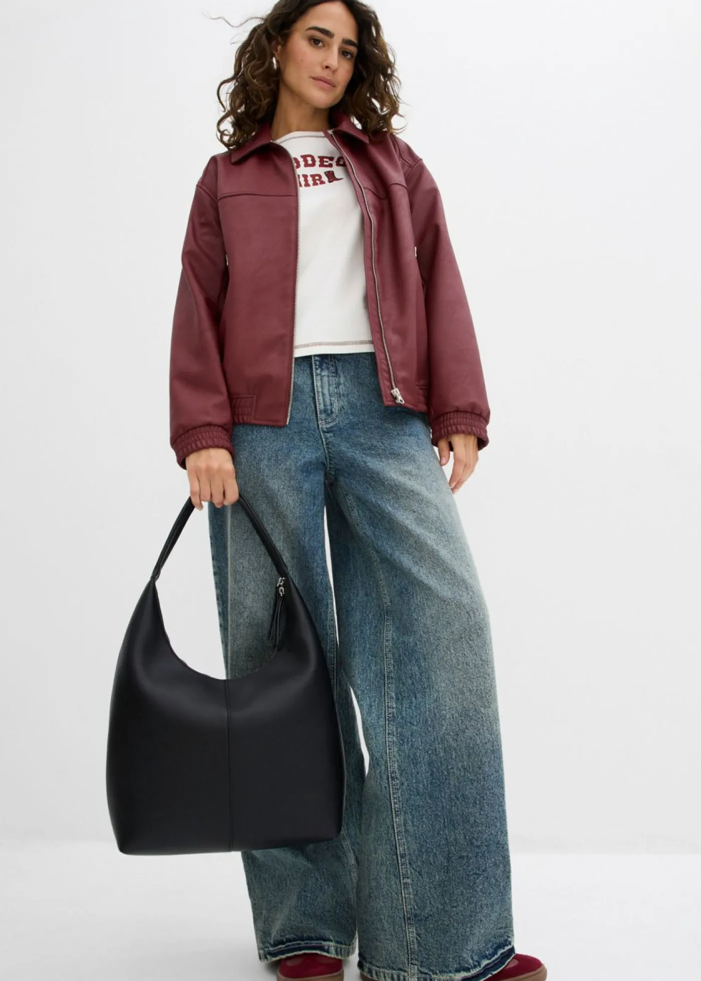 bonprix bonprix Chaquetas Y Abrigos>Cazadora holgada de piel sintética Rojo rubí